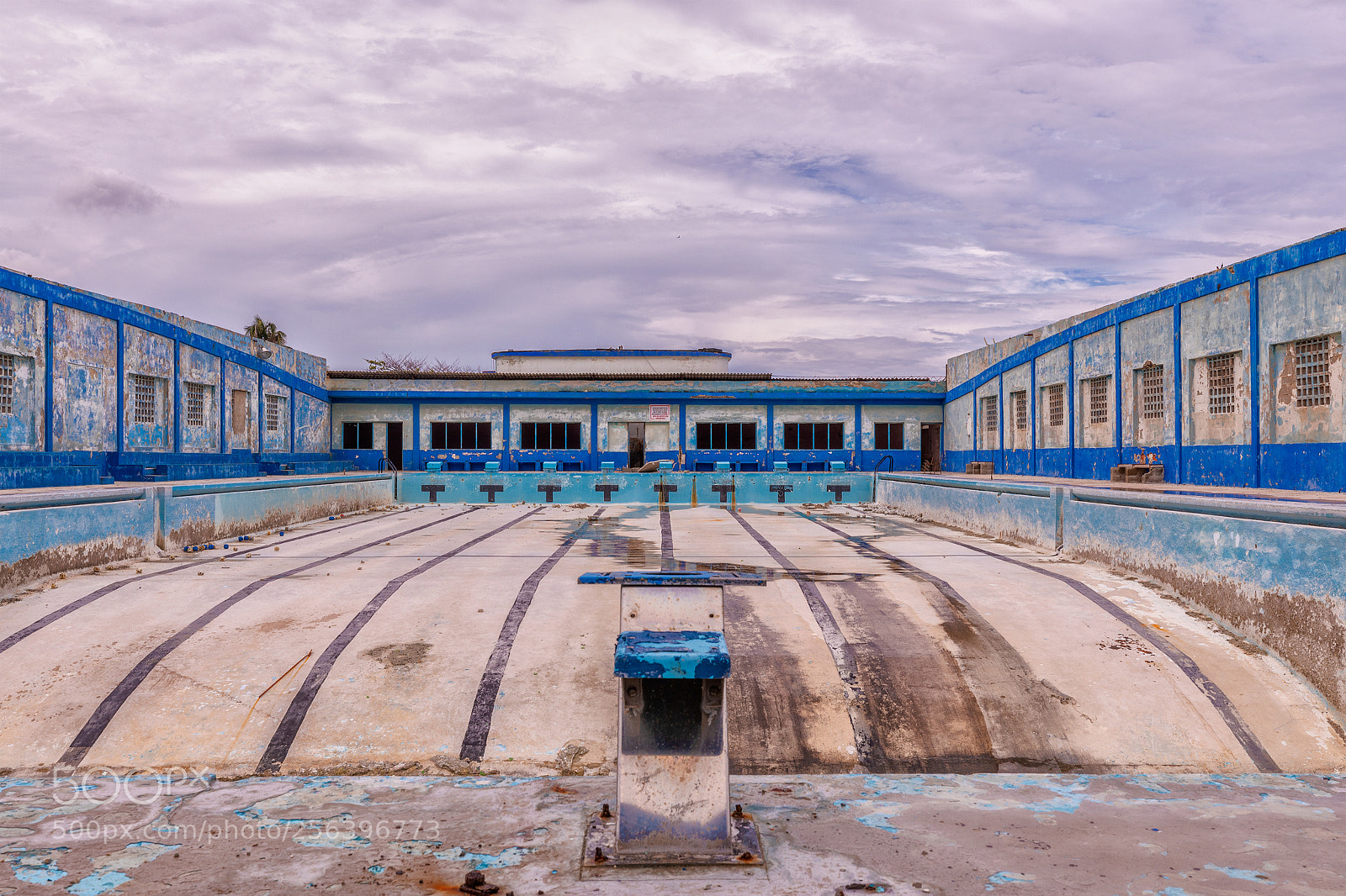 Canon EOS 5D Mark IV sample photo. Urbex. abandoned olympic swimming photography