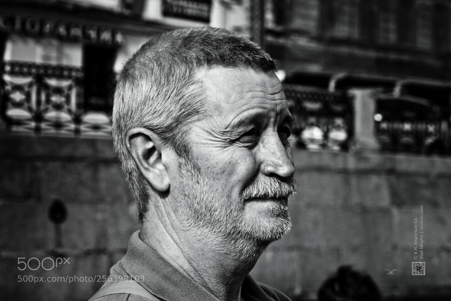 Canon EOS 500D (EOS Rebel T1i / EOS Kiss X3) sample photo. A man on the photography