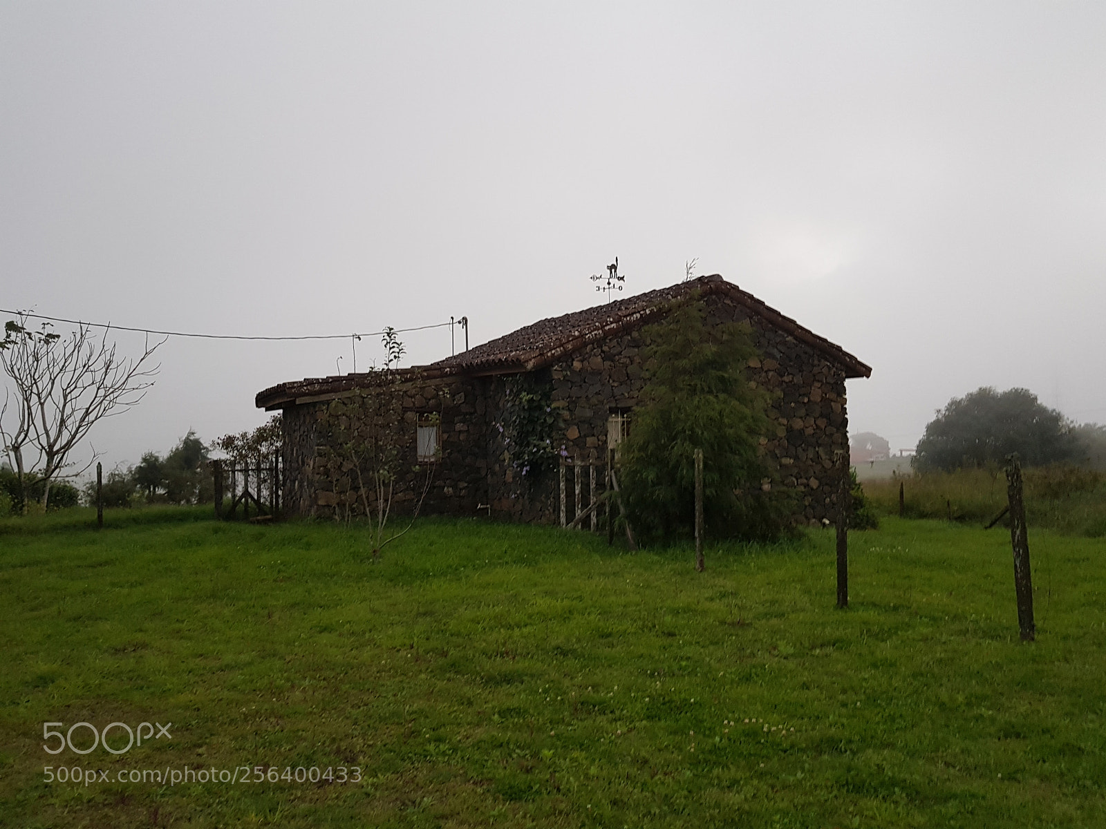 Samsung Galaxy S8+ sample photo. Old house photography