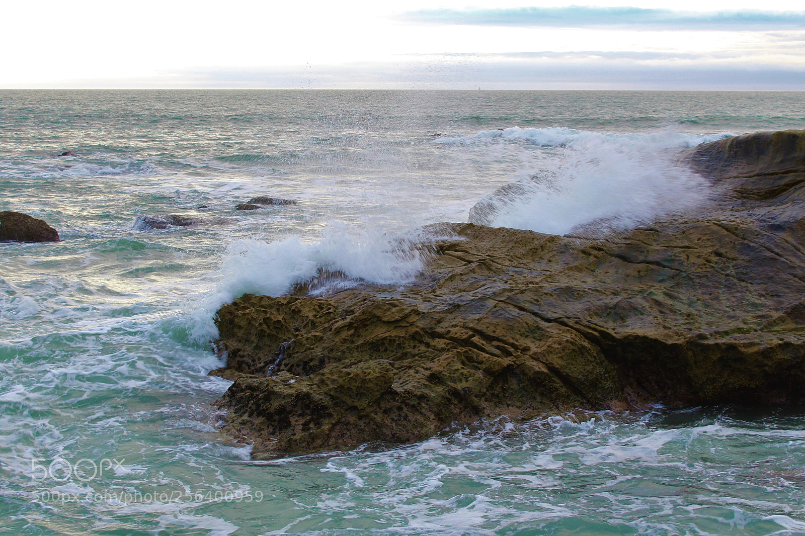 Canon EOS 1300D (EOS Rebel T6 / EOS Kiss X80) sample photo. Crashing waves photography