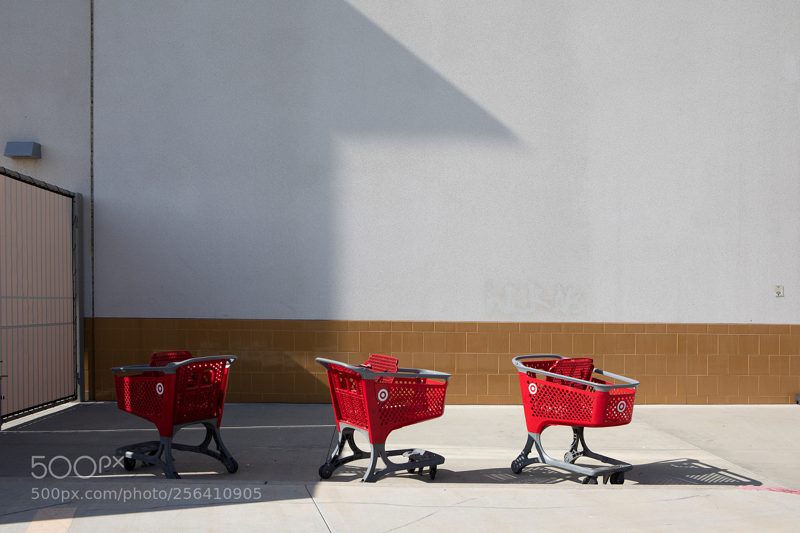 Canon EOS 5D Mark IV sample photo. Loading dock target azusa photography