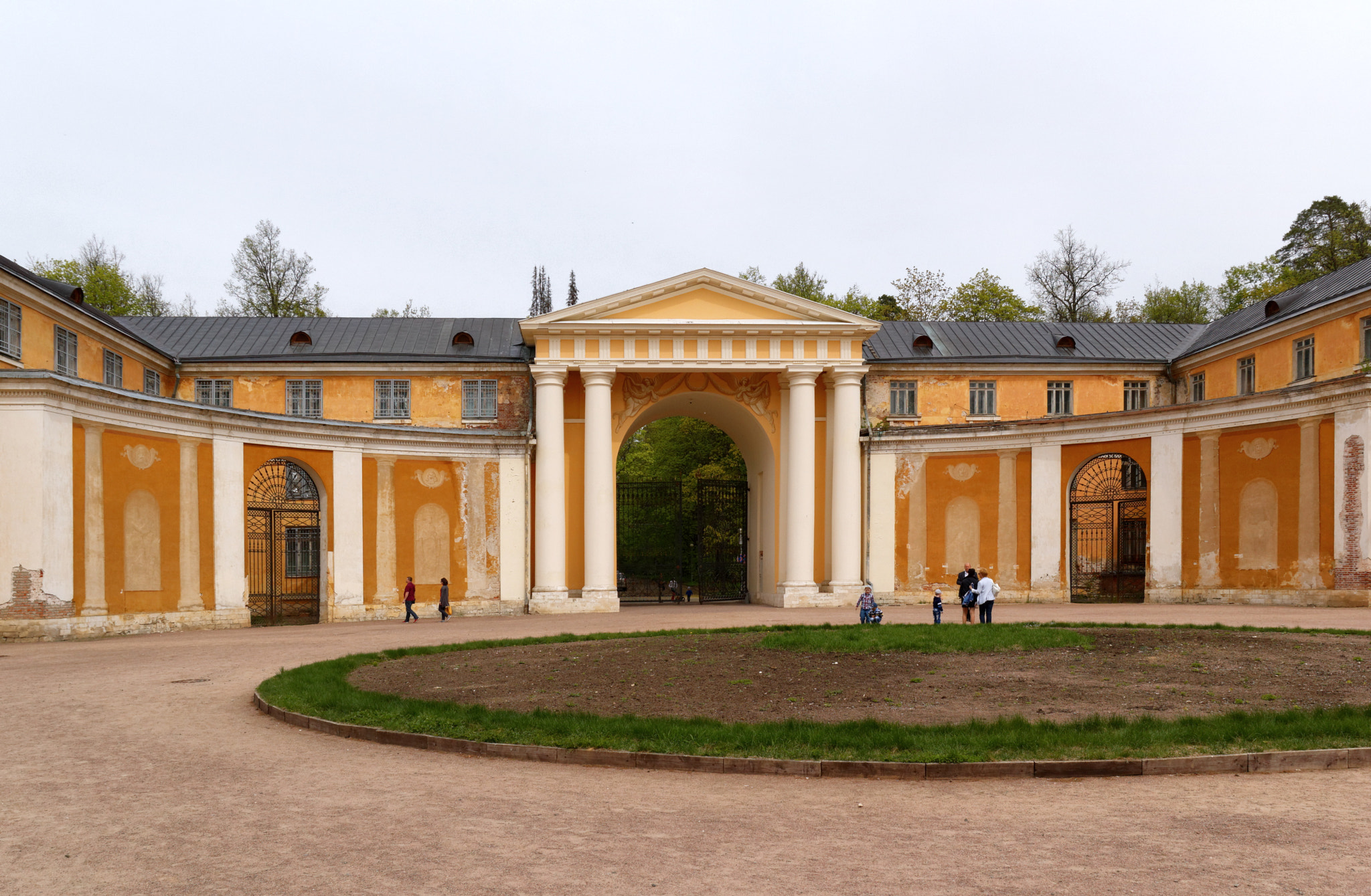 Tamron SP AF 17-50mm F2.8 XR Di II LD Aspherical (IF) sample photo. Arkhangelskoye estate photography