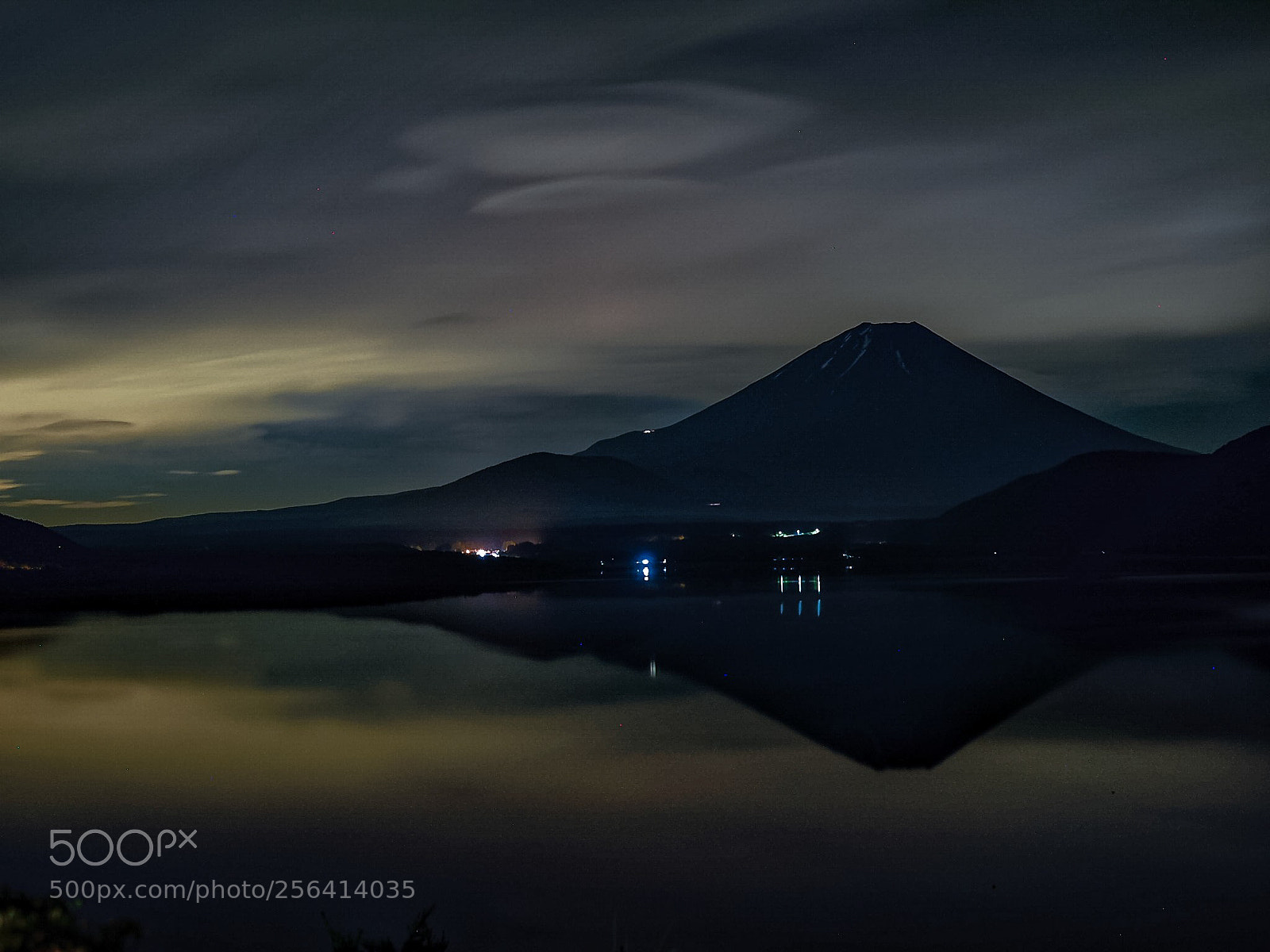 Olympus OM-D E-M10 II sample photo. Mysterious night photography