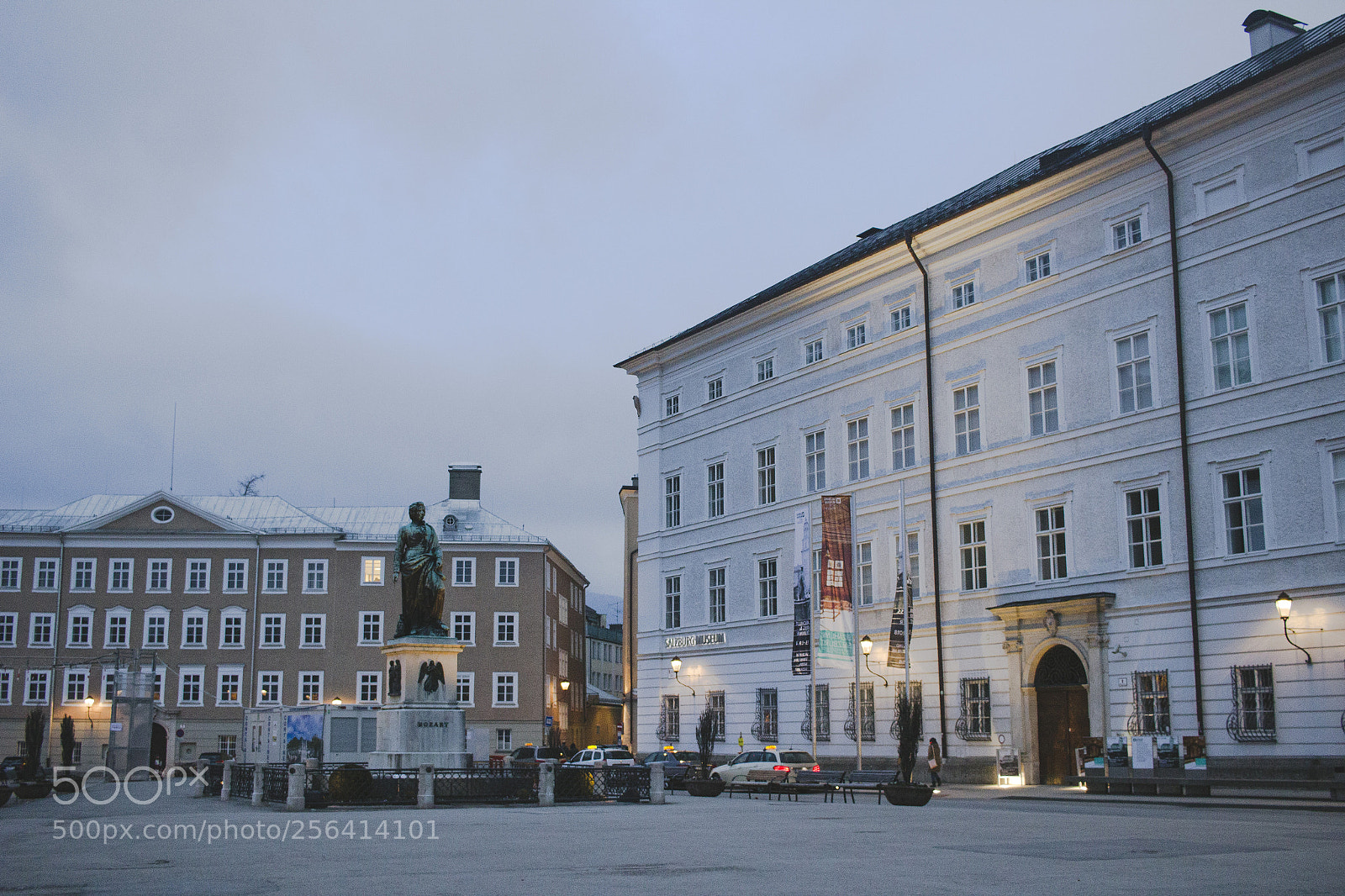 Canon EOS 600D (Rebel EOS T3i / EOS Kiss X5) sample photo. Mozart statue photography