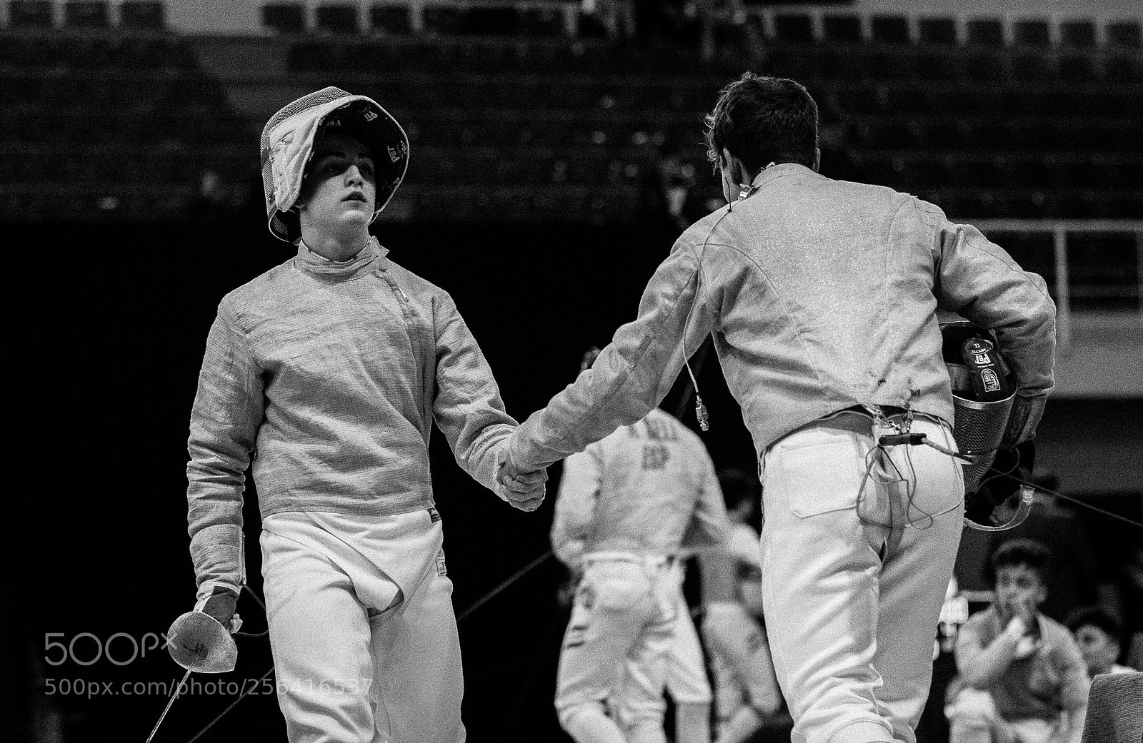Canon EOS 700D (EOS Rebel T5i / EOS Kiss X7i) sample photo. Greeting his opponent photography