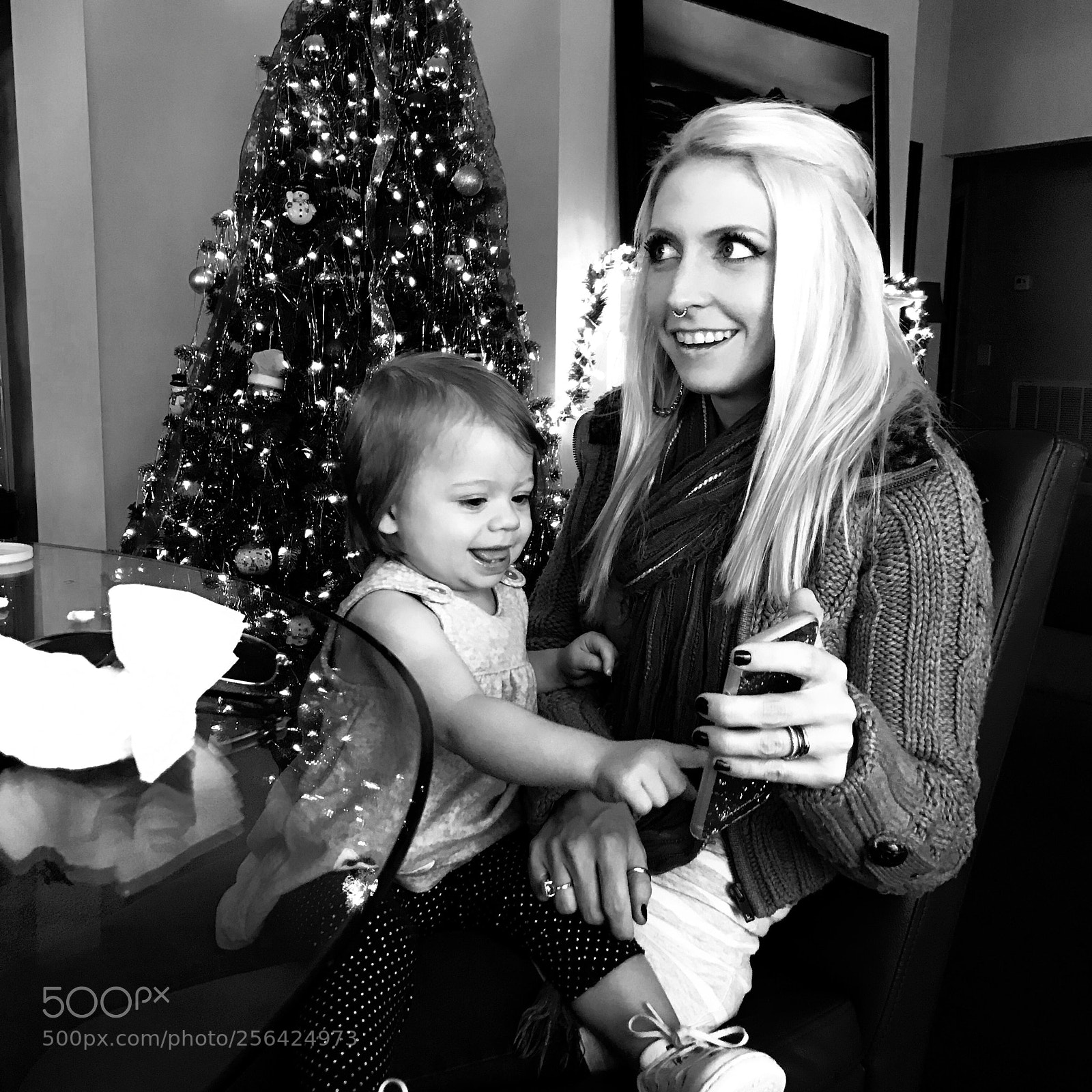 Apple iPhone 7 Plus sample photo. Christmas baby photography
