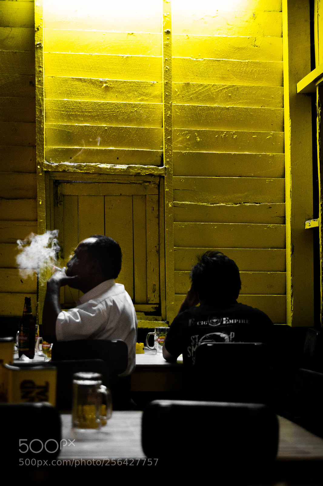 Canon EOS 200D (EOS Rebel SL2 / EOS Kiss X9) sample photo. Smoking through the night photography