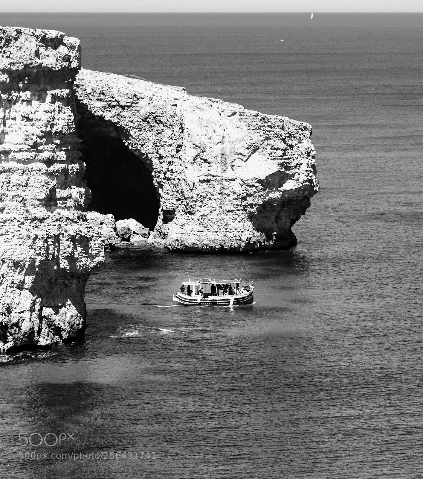 Nikon D3300 sample photo. Cruising around the cliffs photography