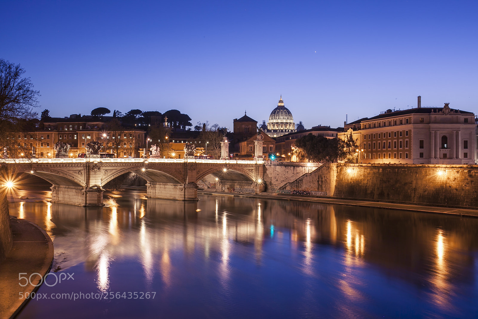 Canon EOS 5D Mark II sample photo. Night vatican photography