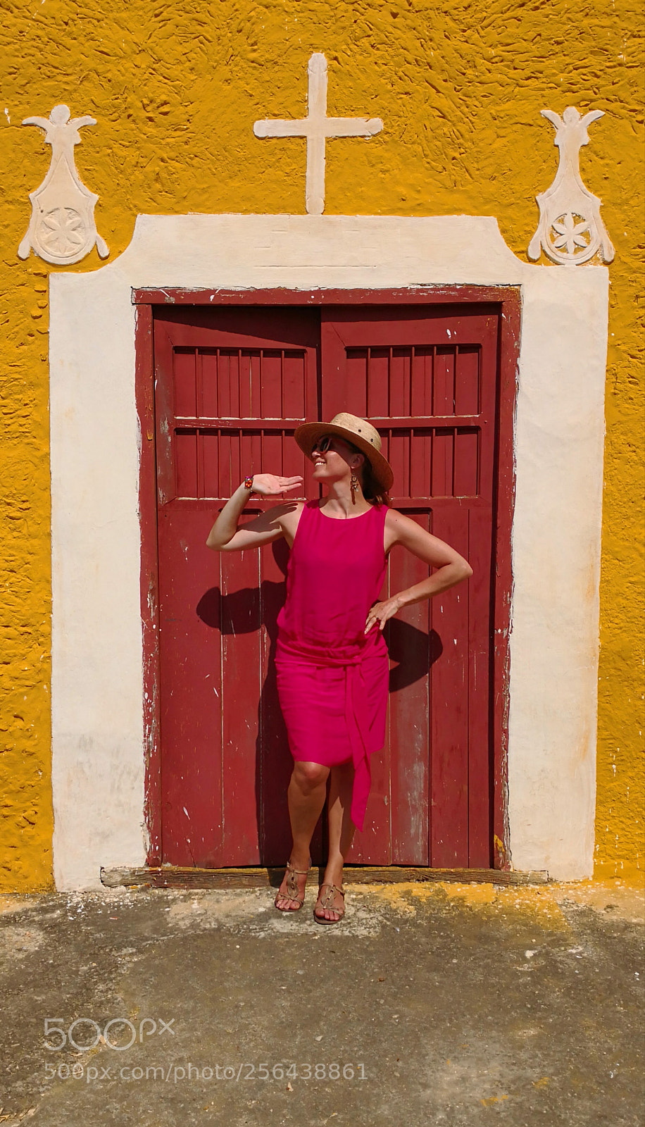 HUAWEI Mate 10 Pro sample photo. Red dress photography