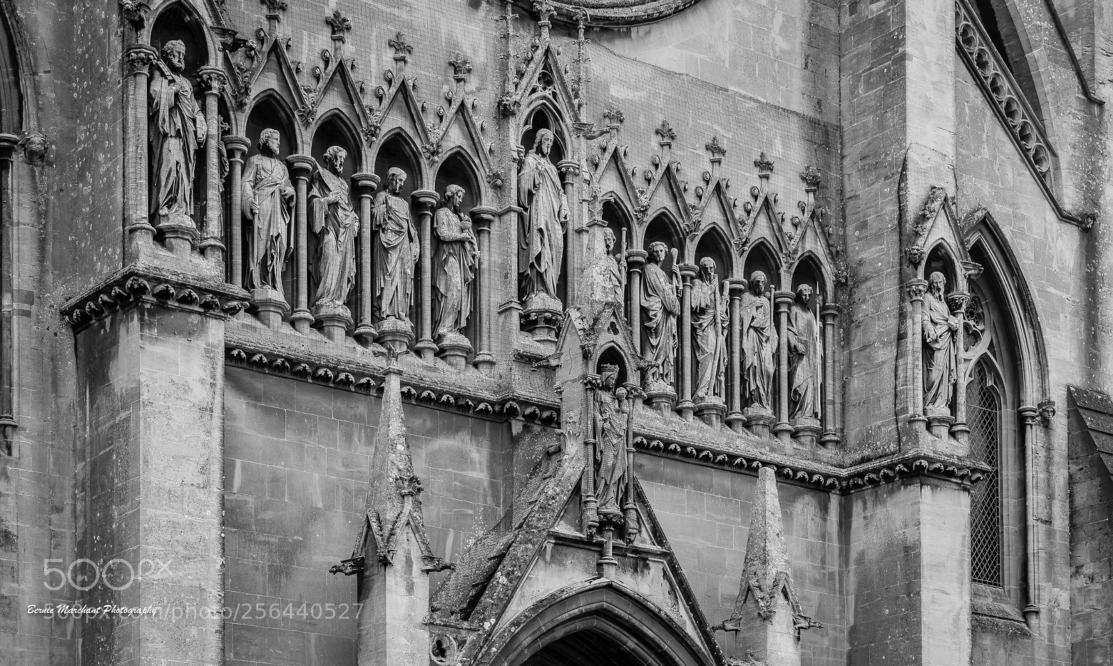 Canon EOS 5D Mark IV sample photo. Cathedral statues photography