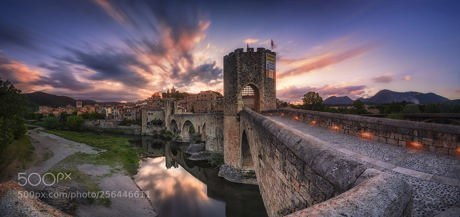 Nikon D610 sample photo. BesalÚ medieval photography