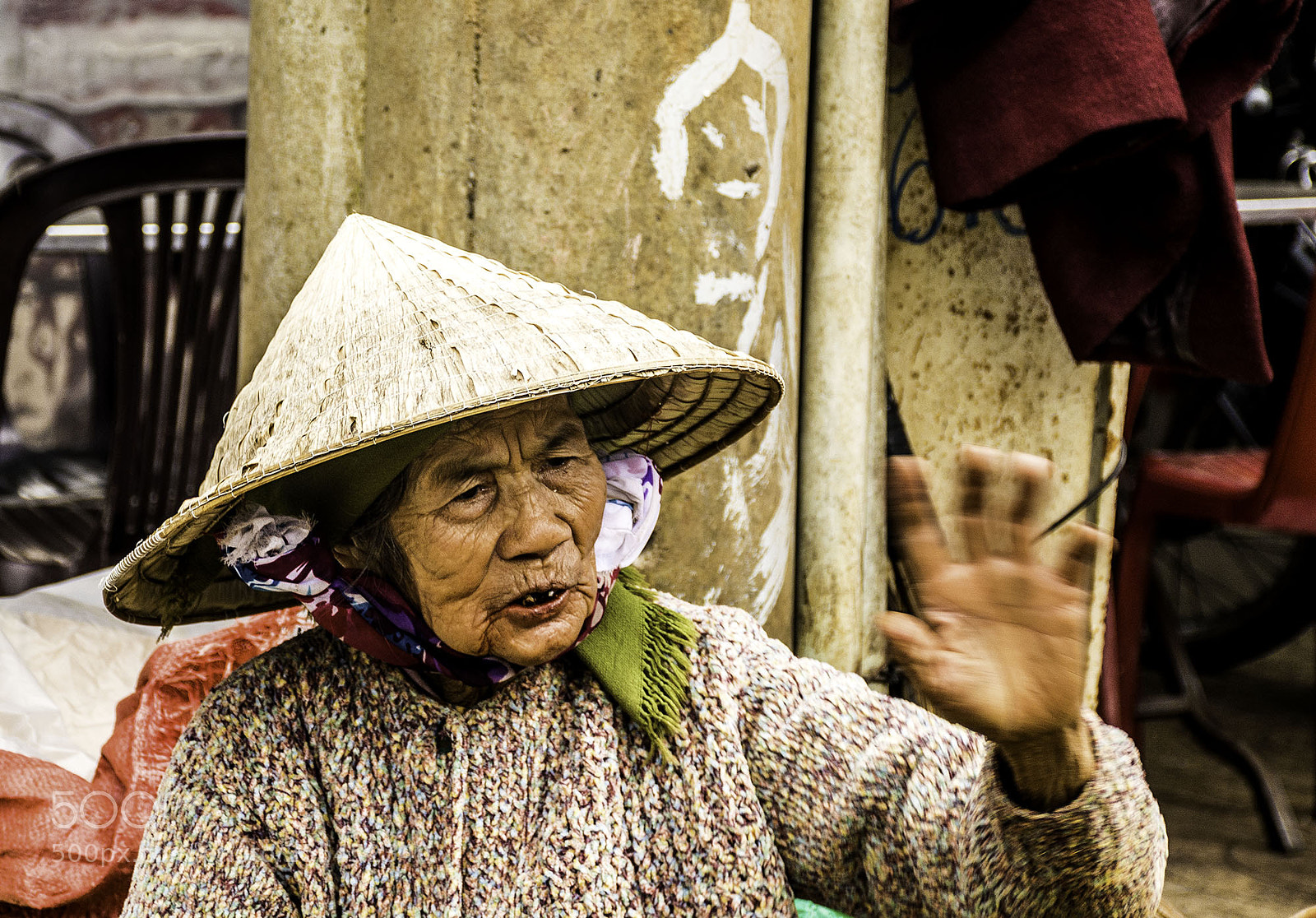 Nikon D3200 sample photo. Animated discussion photography