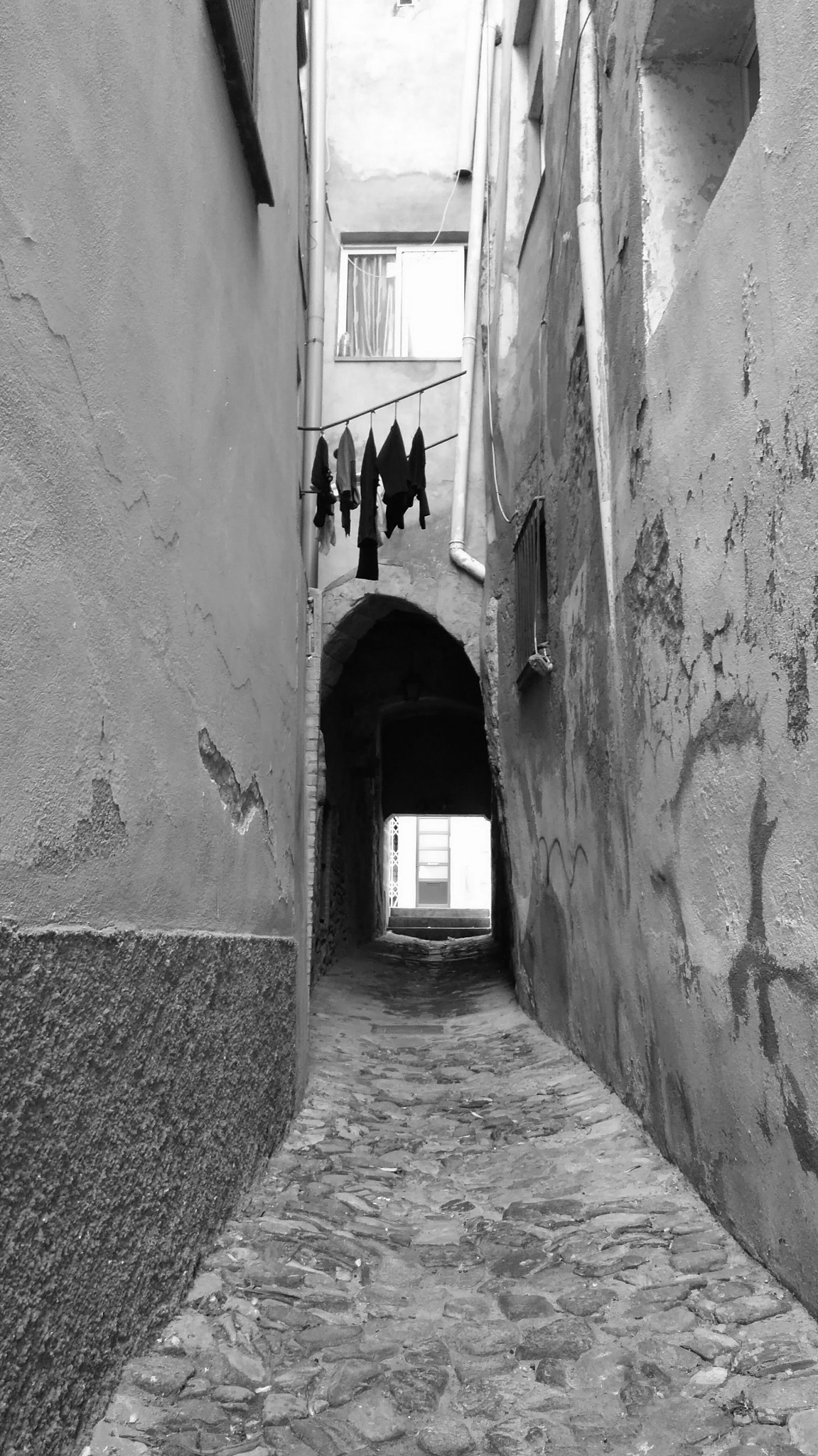 HUAWEI nova plus sample photo. M.g. narrow streets of montblanc photography