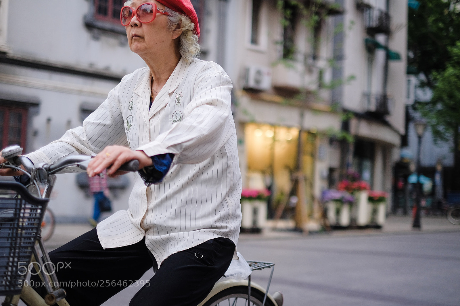 Fujifilm X-E3 sample photo. Old lady on bike photography