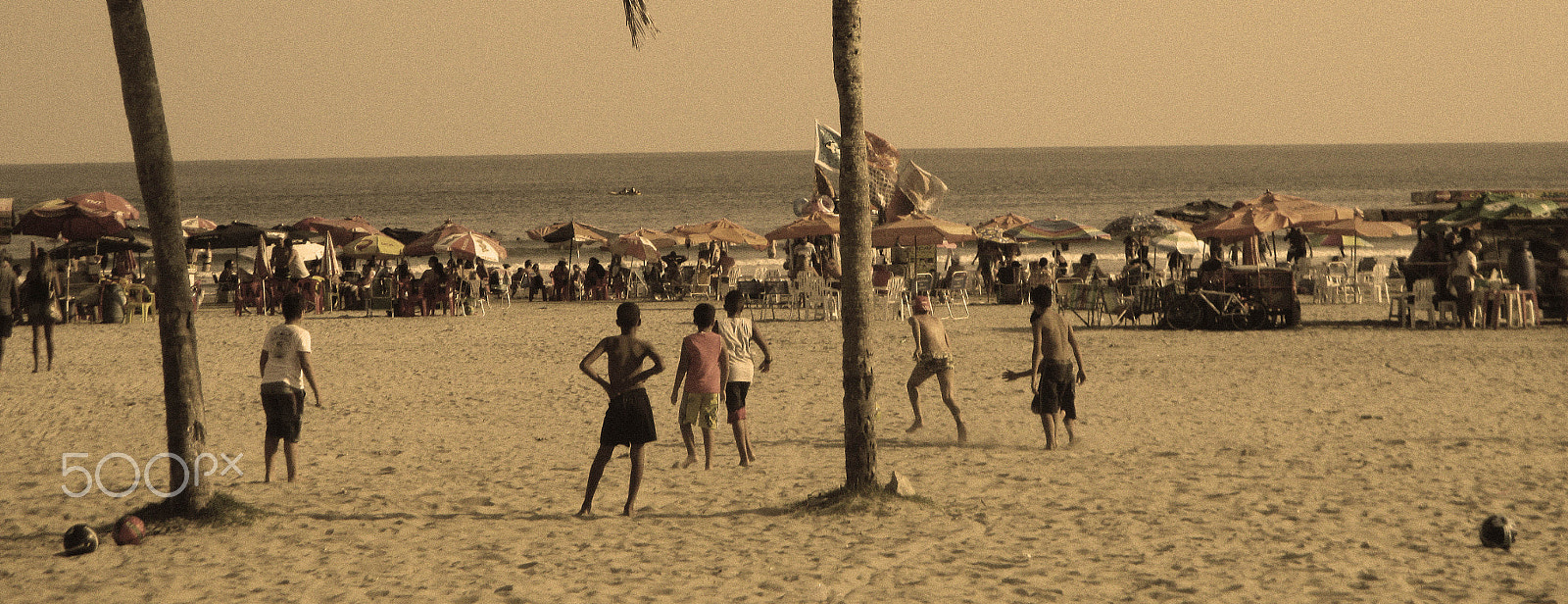 Canon PowerShot ELPH 135 (IXUS 145 / IXY 120) sample photo. Childhood on the beach photography