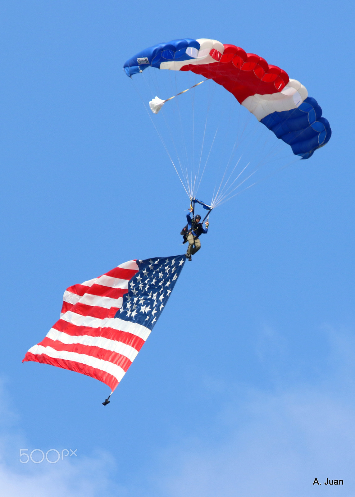 Canon EOS 7D Mark II + Canon EF 100-400mm F4.5-5.6L IS USM sample photo. Sky diving photography