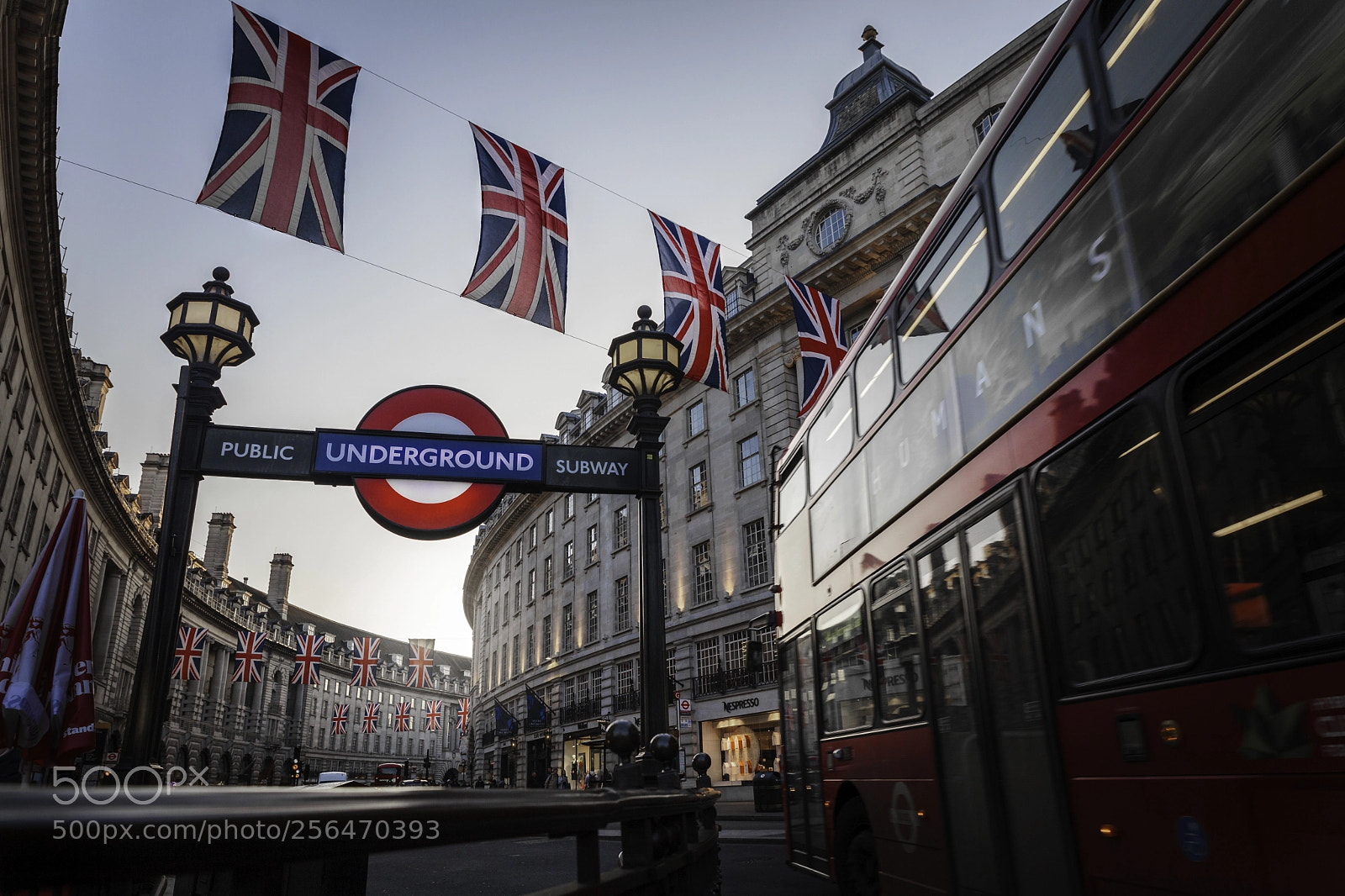 Canon EOS 5D Mark II sample photo. London picadilly photography