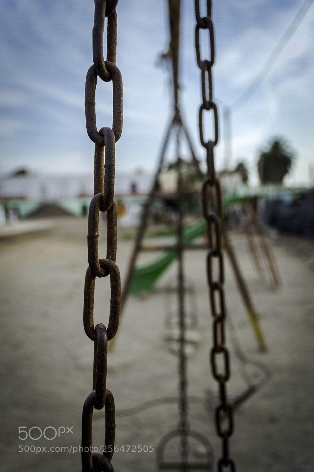 Nikon D3200 sample photo. Chains photography