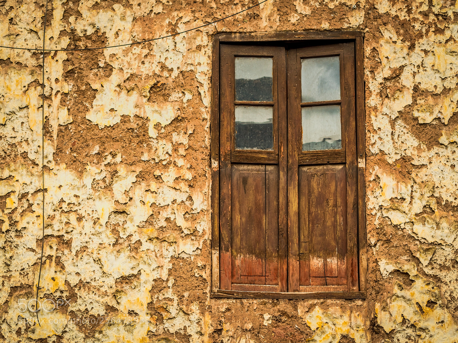 Olympus OM-D E-M5 II sample photo. Brown window photography