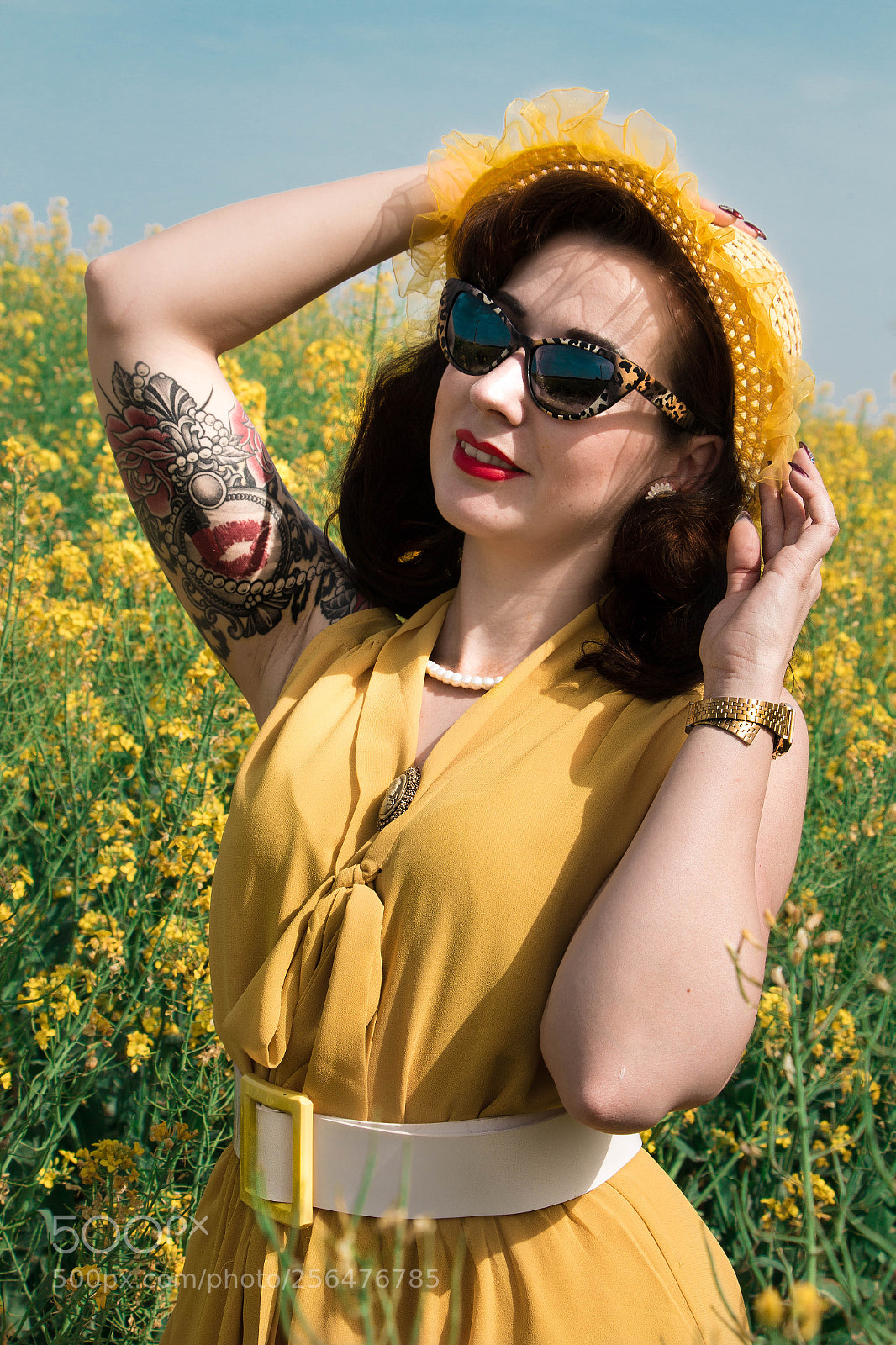 Canon EOS 70D sample photo. Smile in colza photography