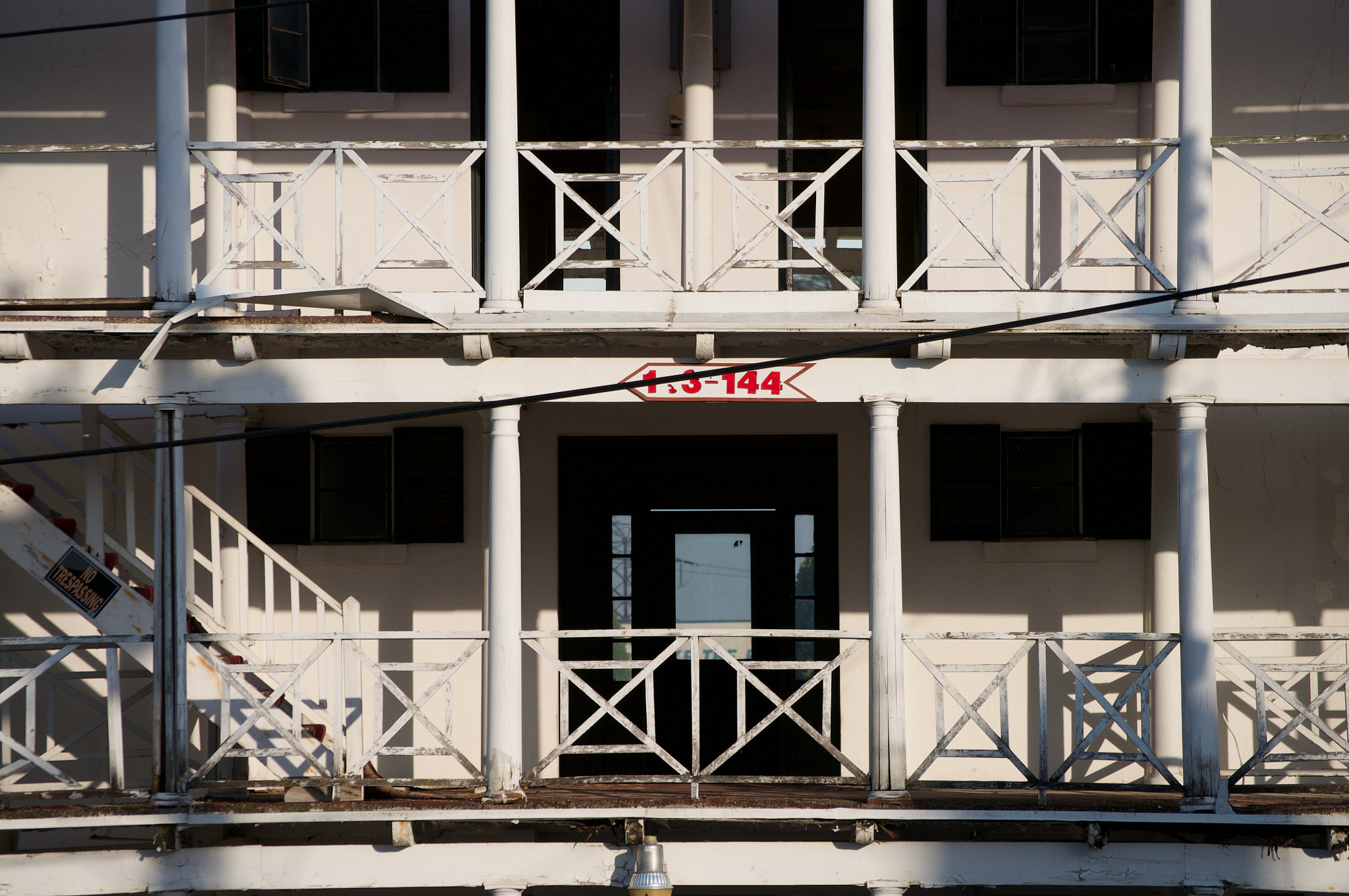 Nikon D5000 sample photo. Life and death in a motel photography