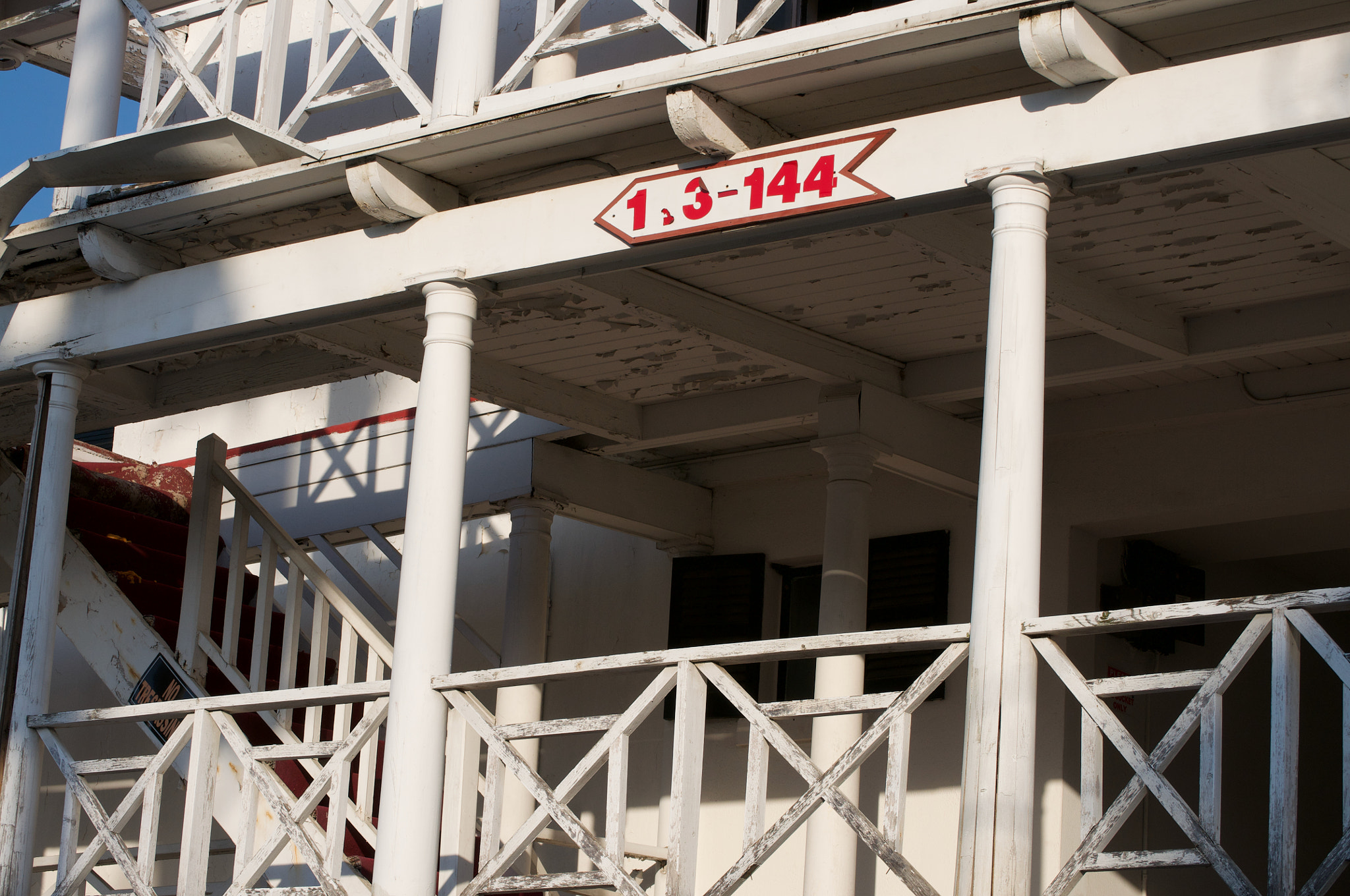 Nikon D5000 sample photo. Life and death in a motel photography