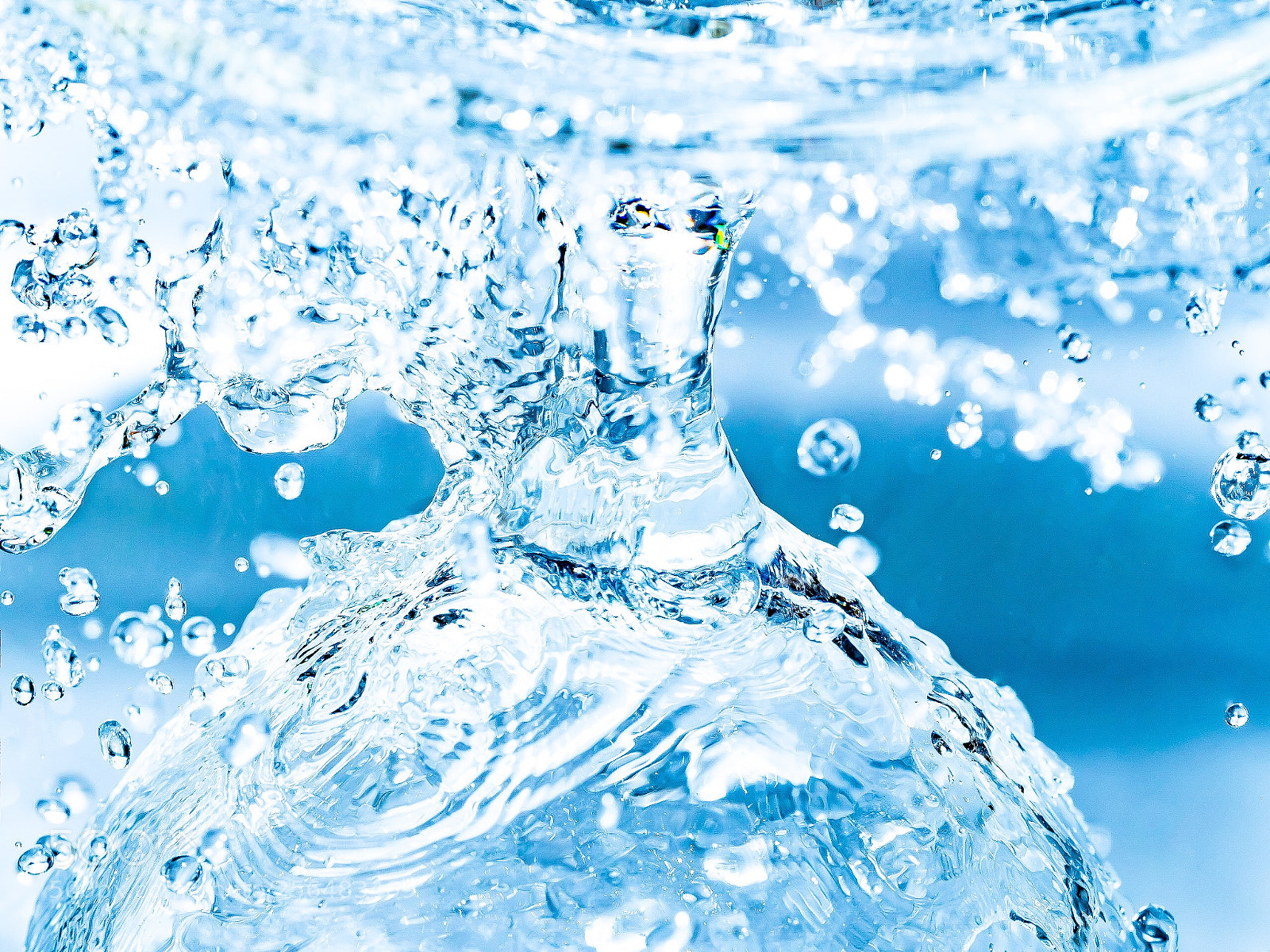 Olympus OM-D E-M1 Mark II sample photo. Drop of water photography
