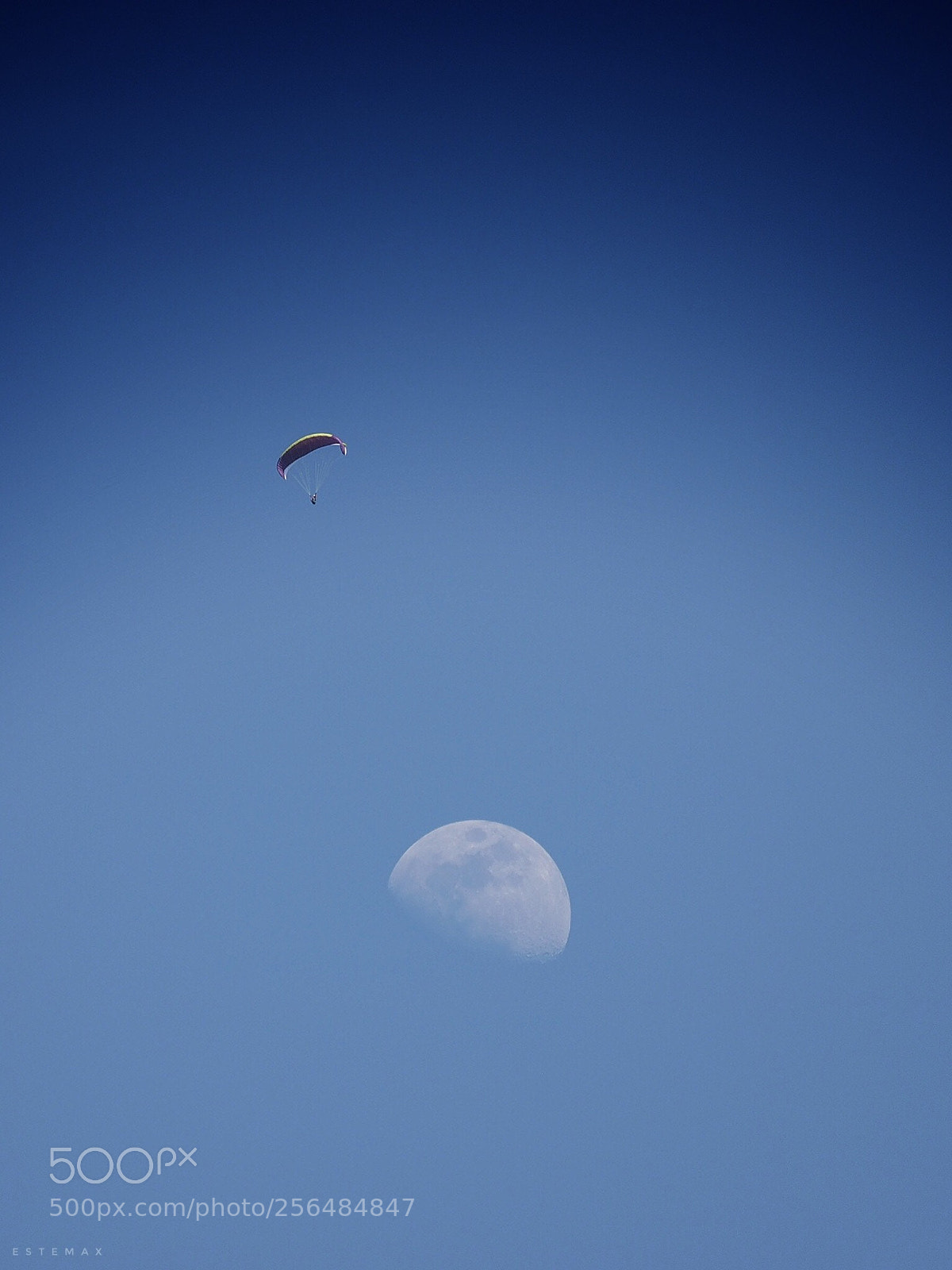 Olympus OM-D E-M1 sample photo. Flying to the moon  photography