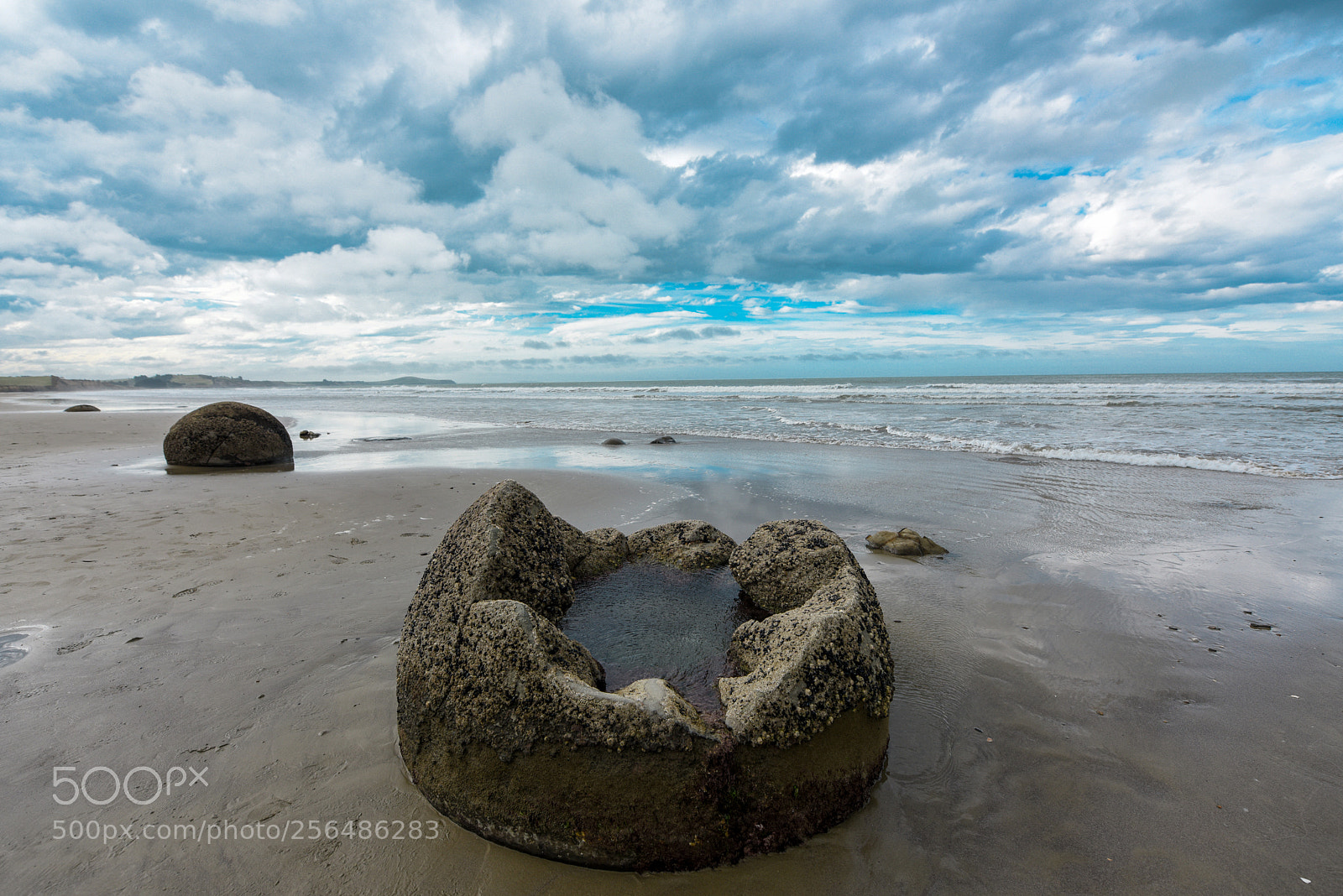 Nikon D810 sample photo. Moeraki rock photography