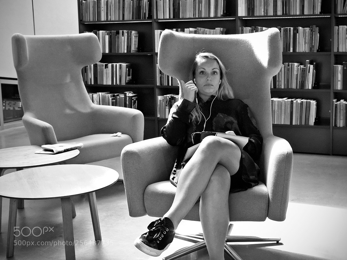 Fujifilm X-Pro2 sample photo. Library moment photography