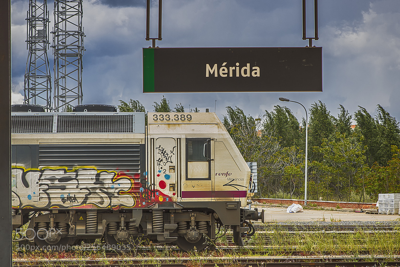 Canon EOS 750D (EOS Rebel T6i / EOS Kiss X8i) sample photo. The train photography