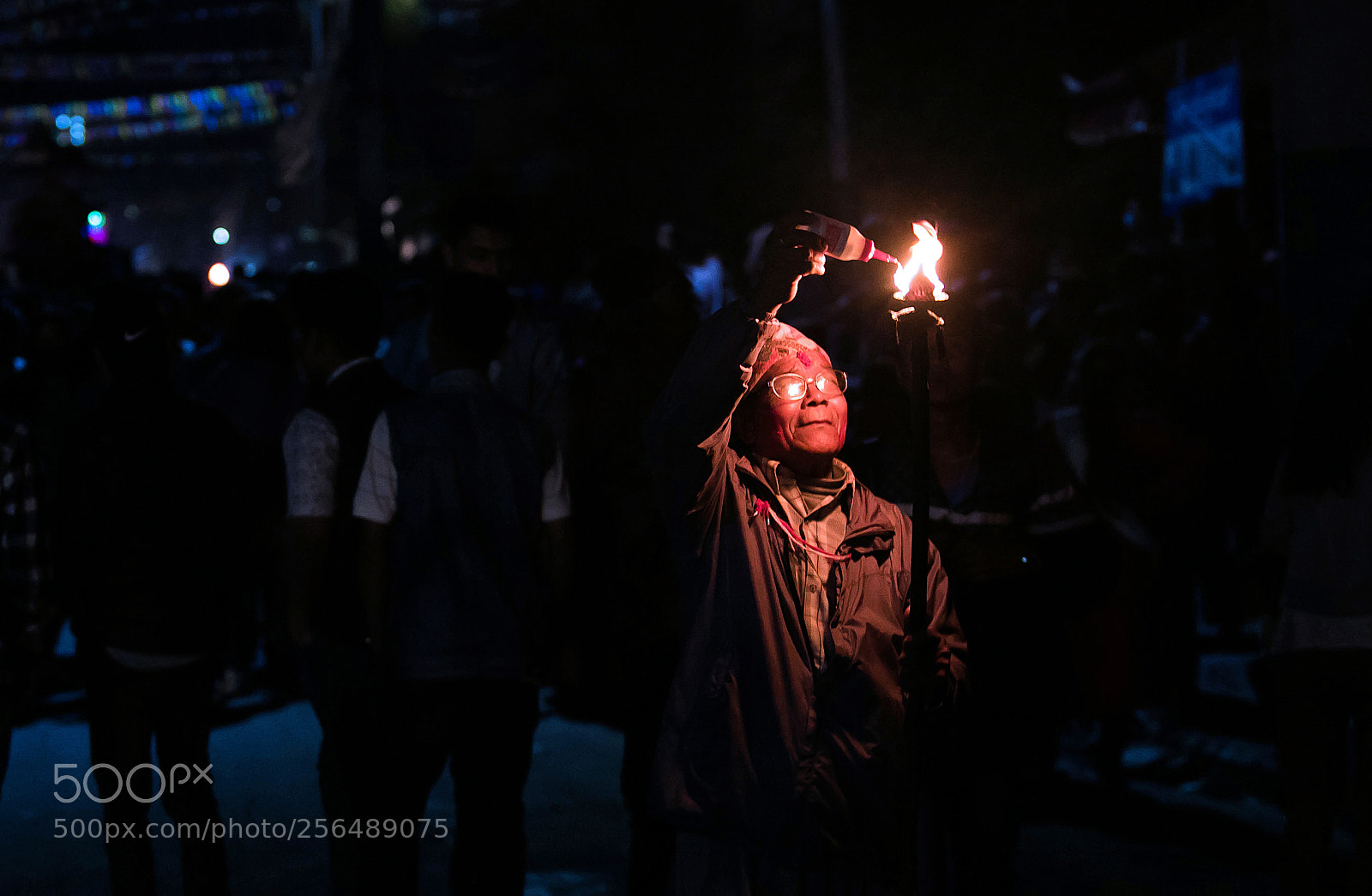 Canon EOS 7D Mark II sample photo. Man pouring oil at photography