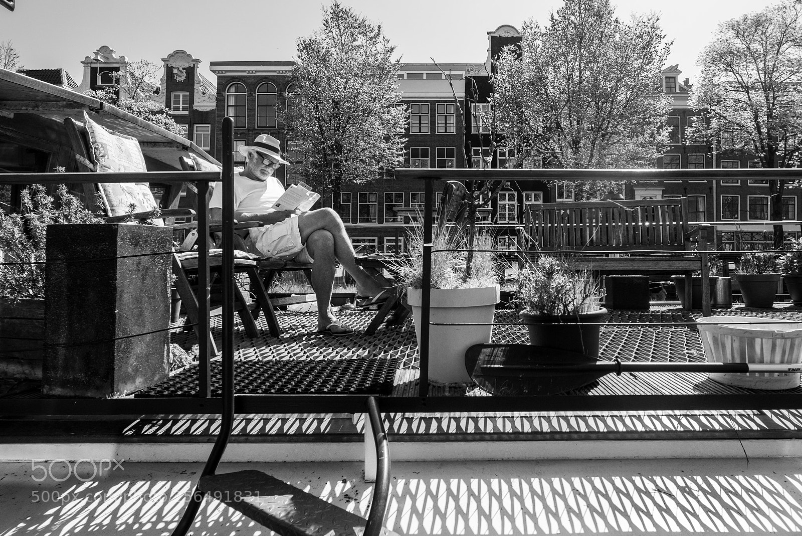 Leica M (Typ 240) sample photo. Reading the book photography