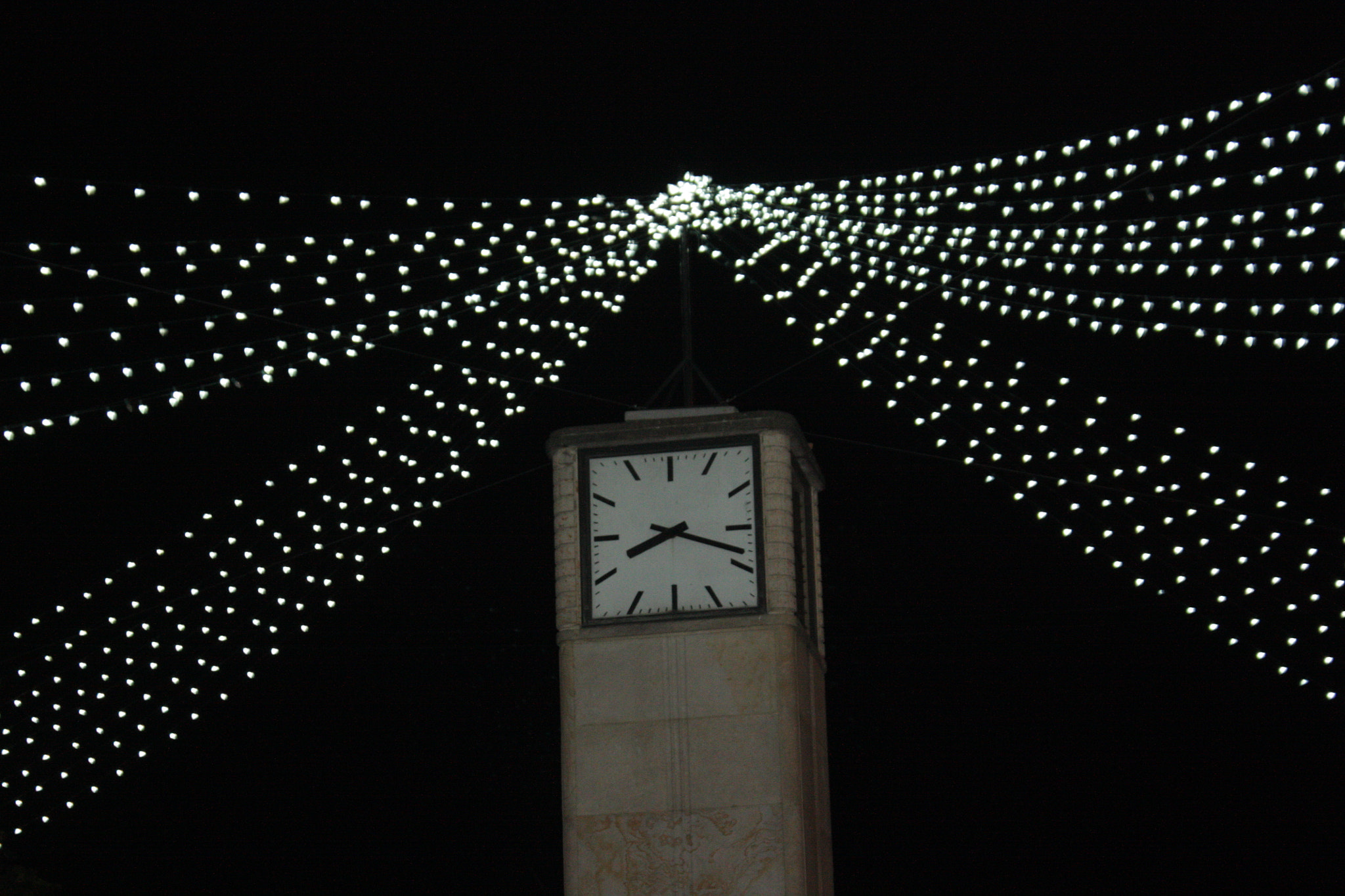 Canon EOS 450D (EOS Rebel XSi / EOS Kiss X2) sample photo. Christmas clock photography