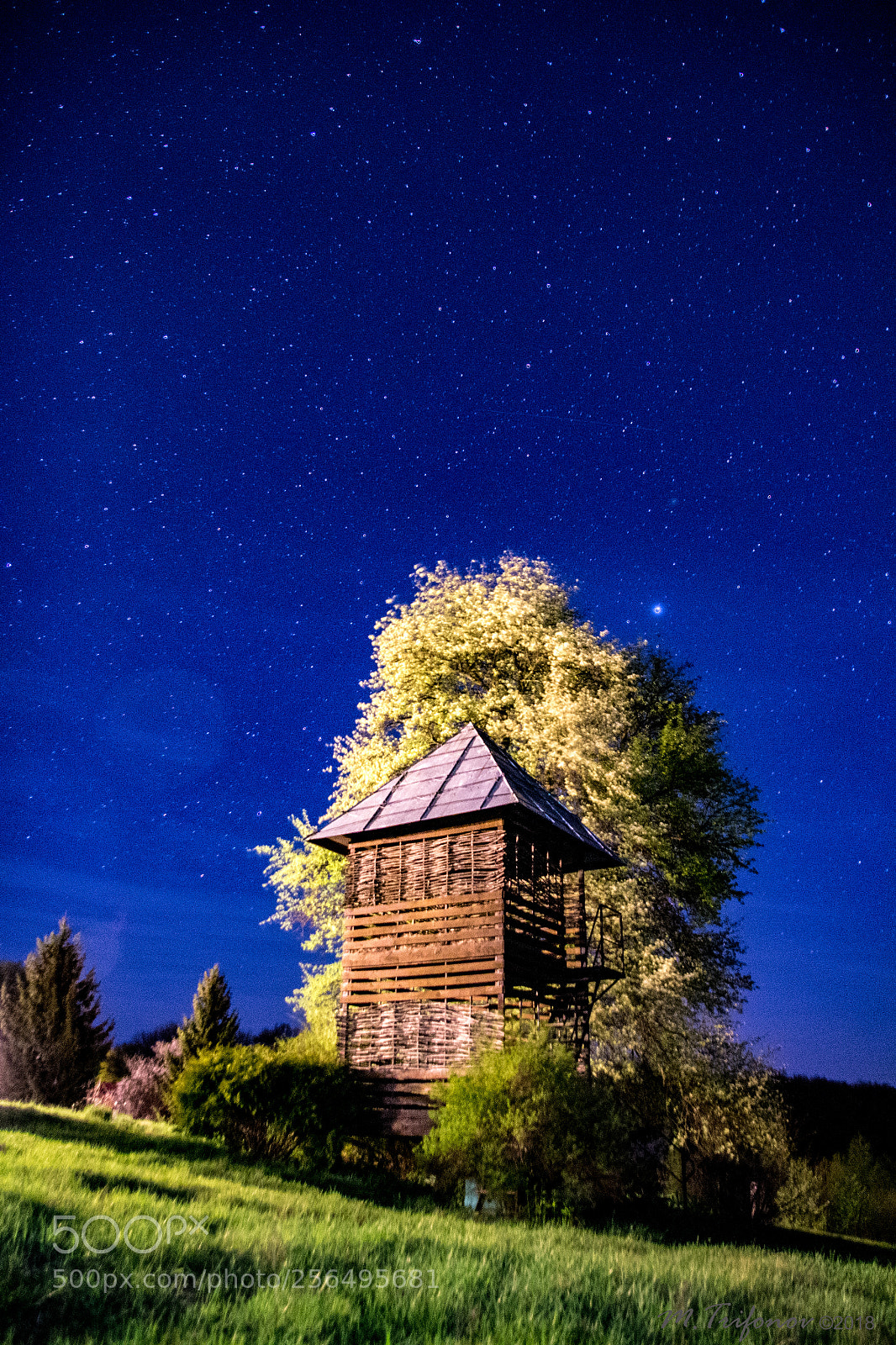 Canon EOS 650D (EOS Rebel T4i / EOS Kiss X6i) sample photo. Old house night stars photography