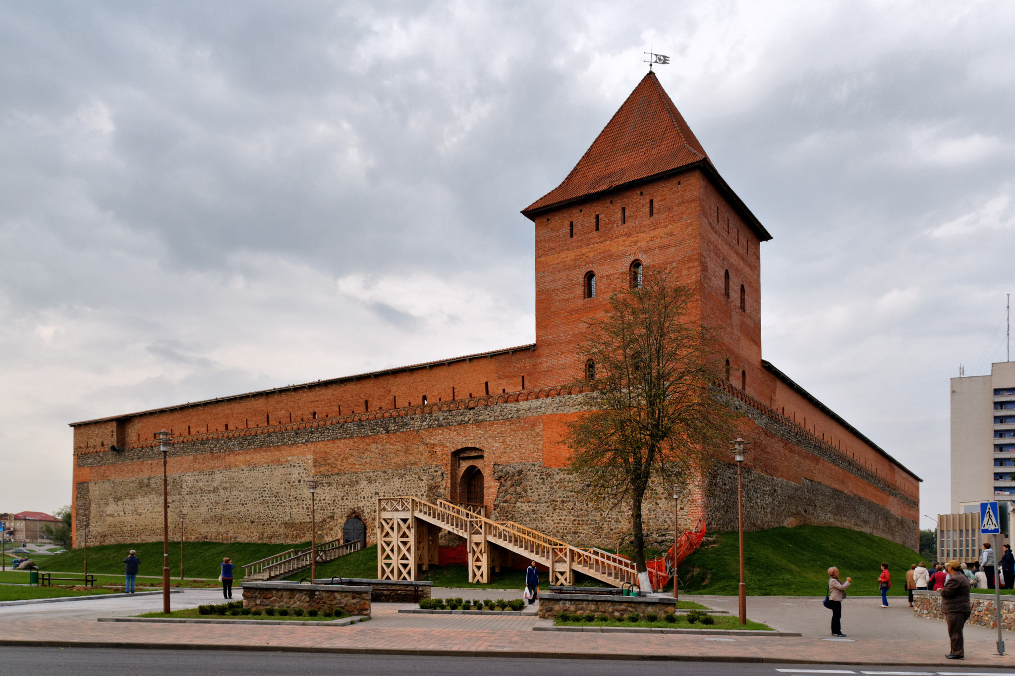 Tamron SP AF 17-50mm F2.8 XR Di II LD Aspherical (IF) sample photo. Belarus. lida castle photography
