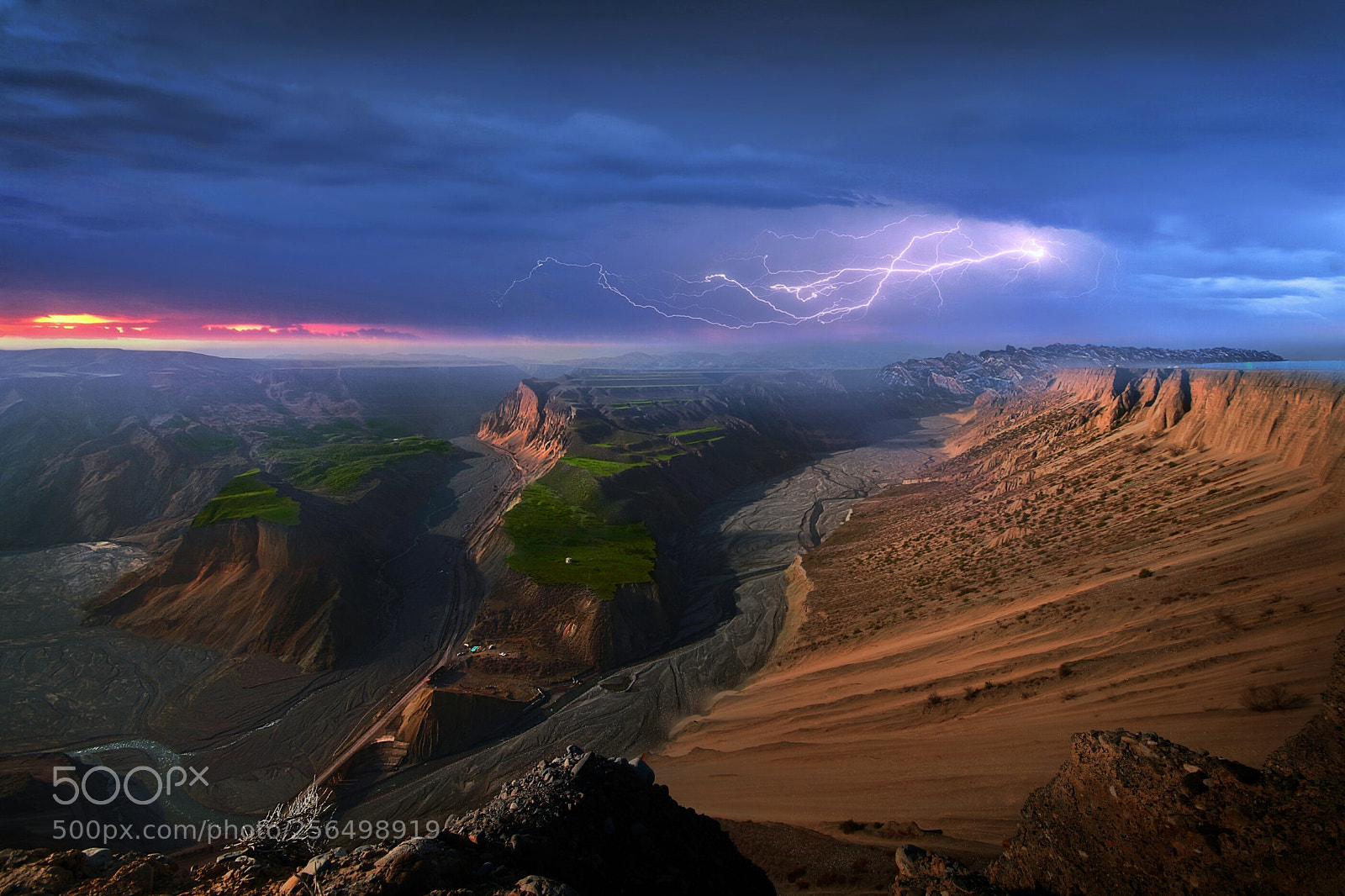 Canon EOS 5D Mark II sample photo. Canyon wind
cloud photography
