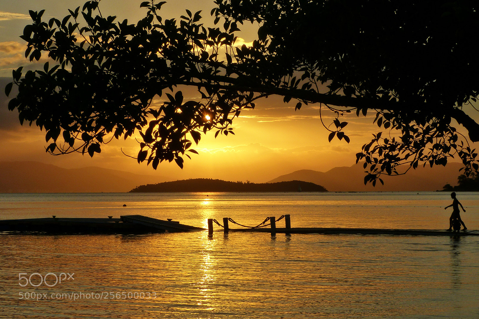 Panasonic Lumix DMC-FZ150 sample photo. Sunset at sambaqui beach photography