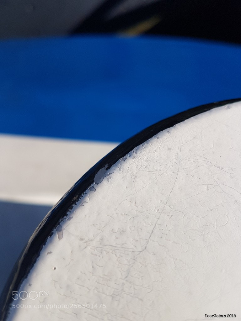 Samsung Galaxy S7 sample photo. White black and blue photography