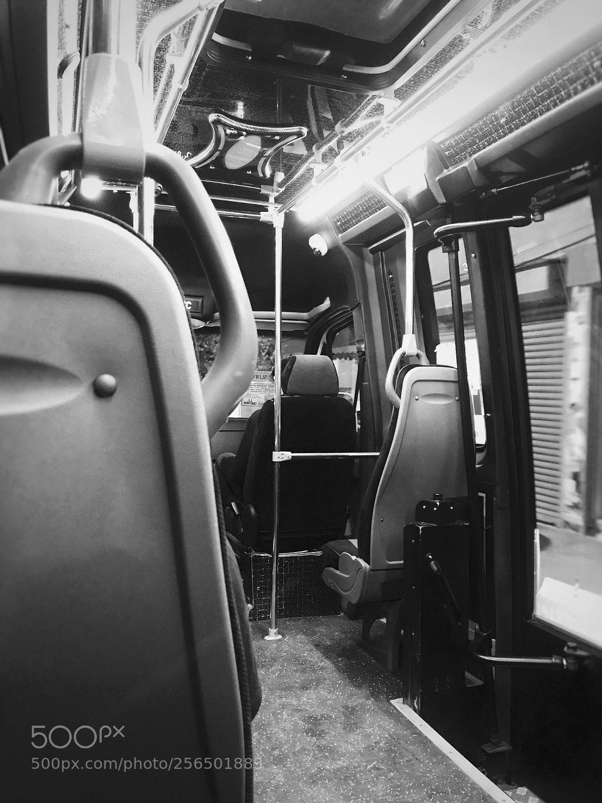 Apple iPhone 7 sample photo. City bus photography