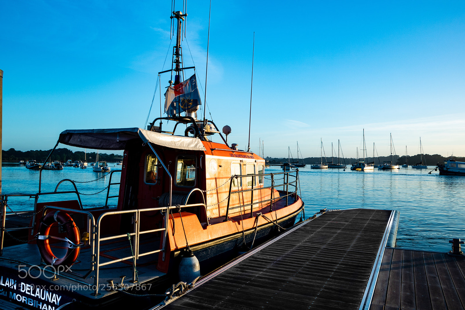 Canon EOS 750D (EOS Rebel T6i / EOS Kiss X8i) sample photo. Un des bateaux de photography