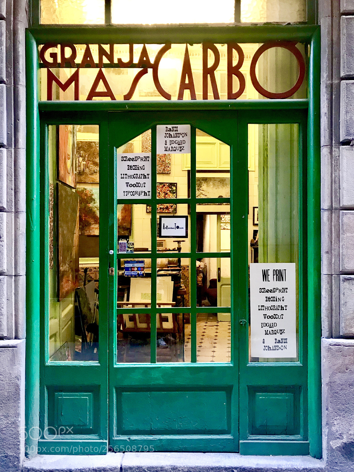Apple iPhone 7 Plus sample photo. Old door in barcelona photography