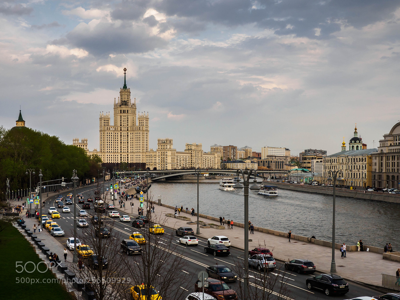 Olympus OM-D E-M10 sample photo. Moscow streets photography