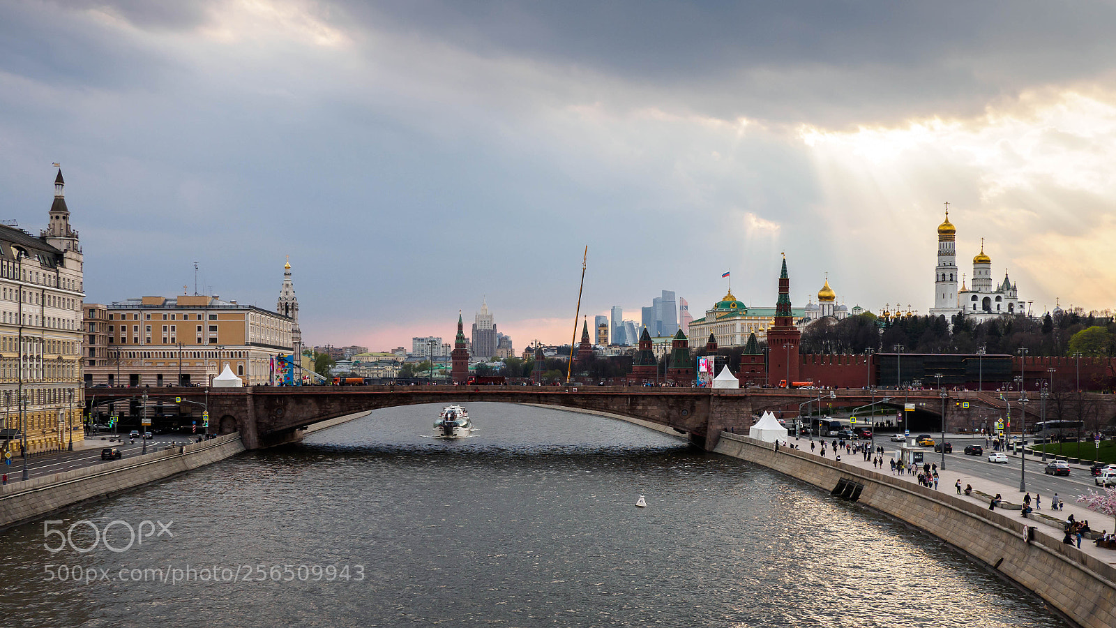 Olympus OM-D E-M10 sample photo. Moscow streets photography