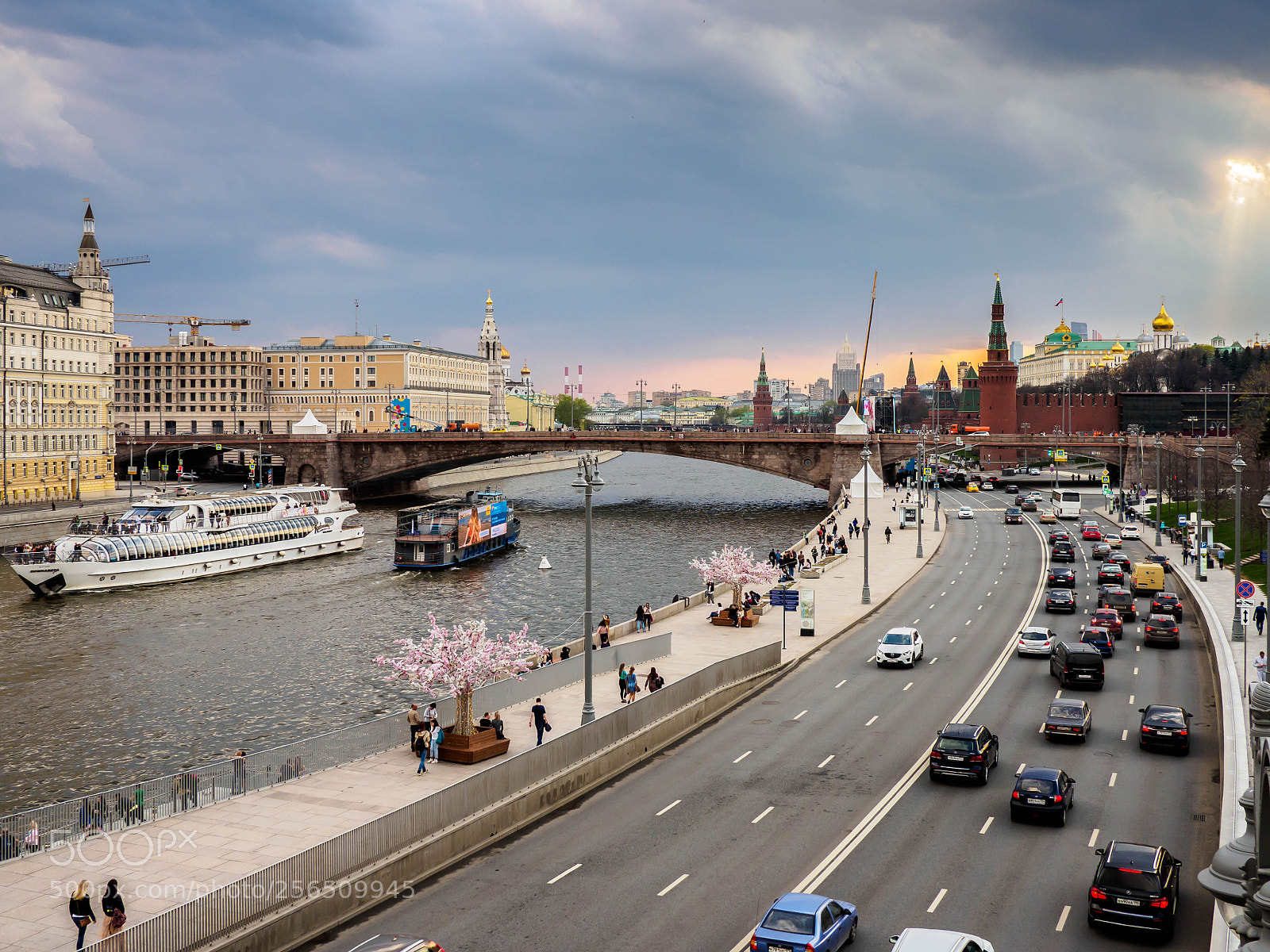 Olympus OM-D E-M10 sample photo. Moscow streets photography