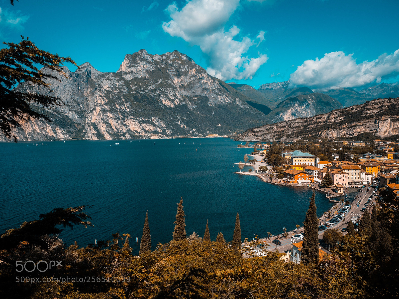 Olympus OM-D E-M10 sample photo. Garda lake photography