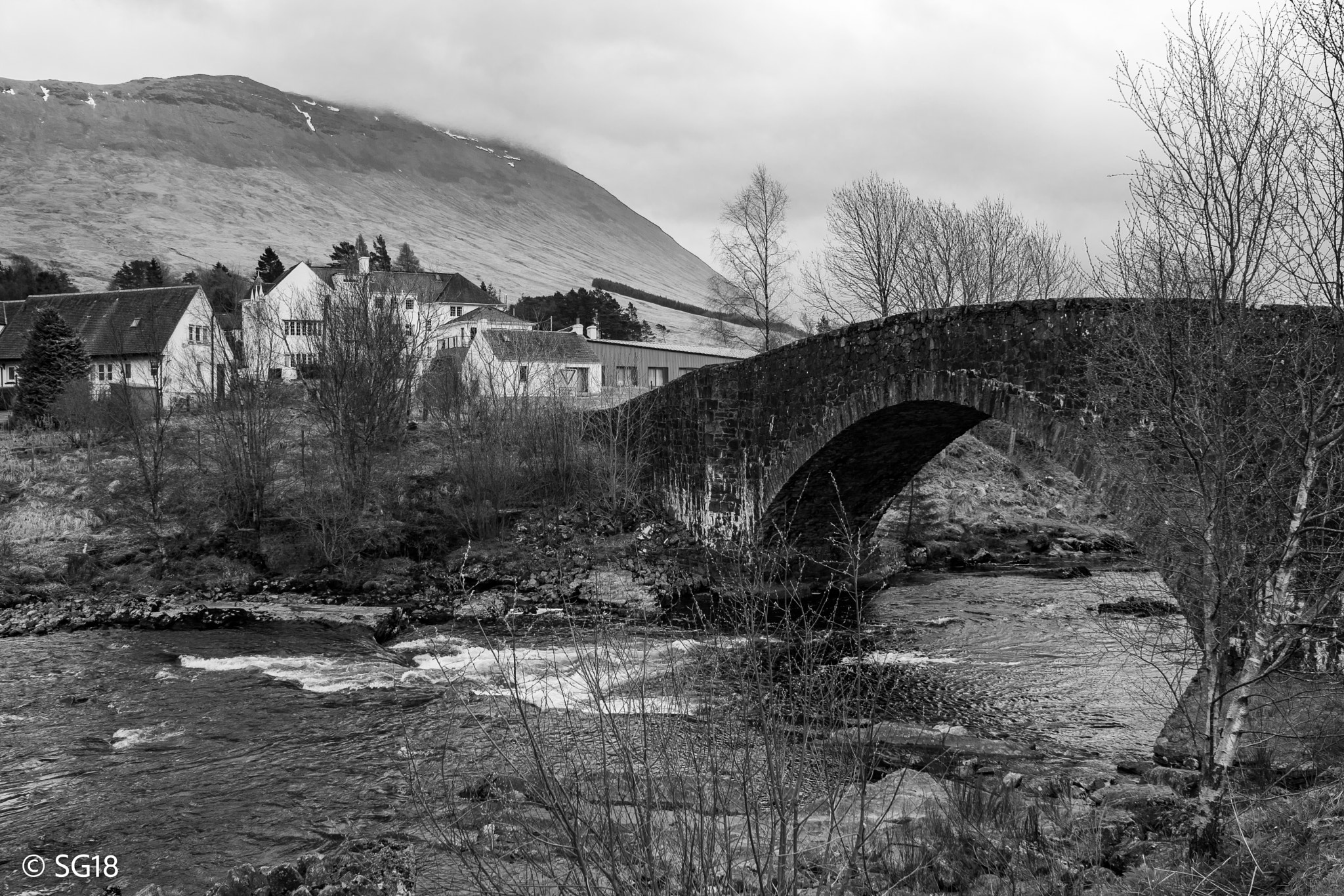 Canon EOS 2000D (EOS Rebel T7 / EOS Kiss X90 / EOS 1500D) sample photo. Bridge of orchy photography