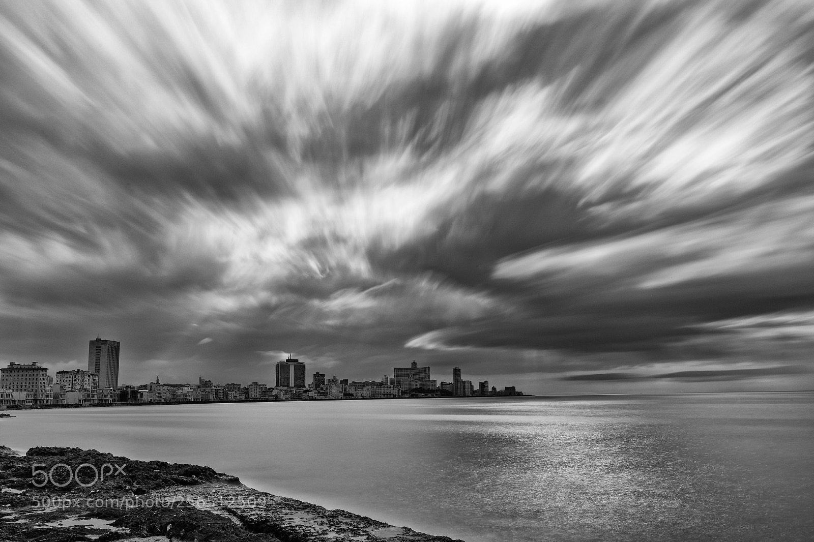 Canon EOS 5D Mark IV sample photo. Sunset malecon in havana photography