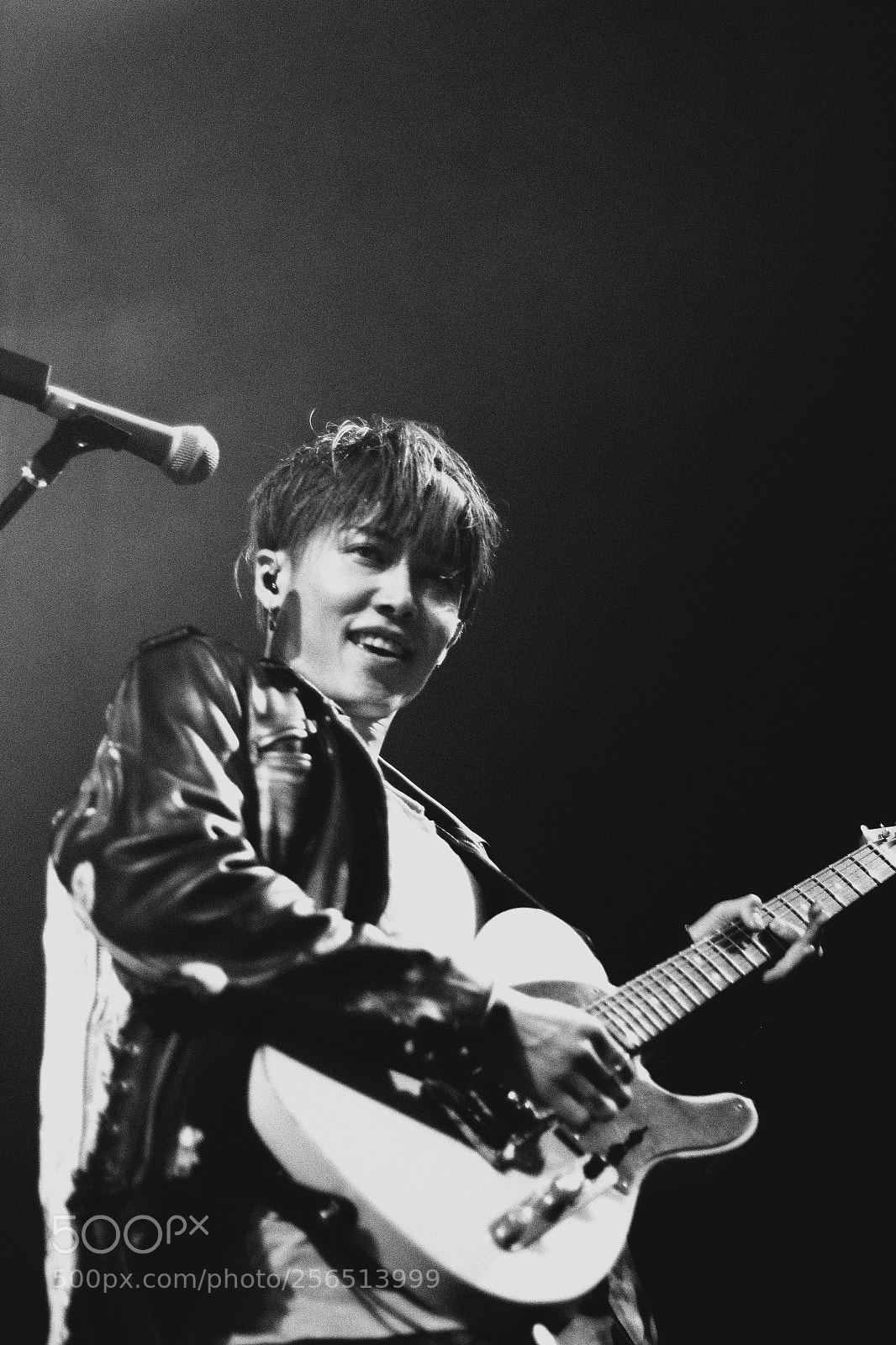 Canon EOS 550D (EOS Rebel T2i / EOS Kiss X4) sample photo. Miyavi photography